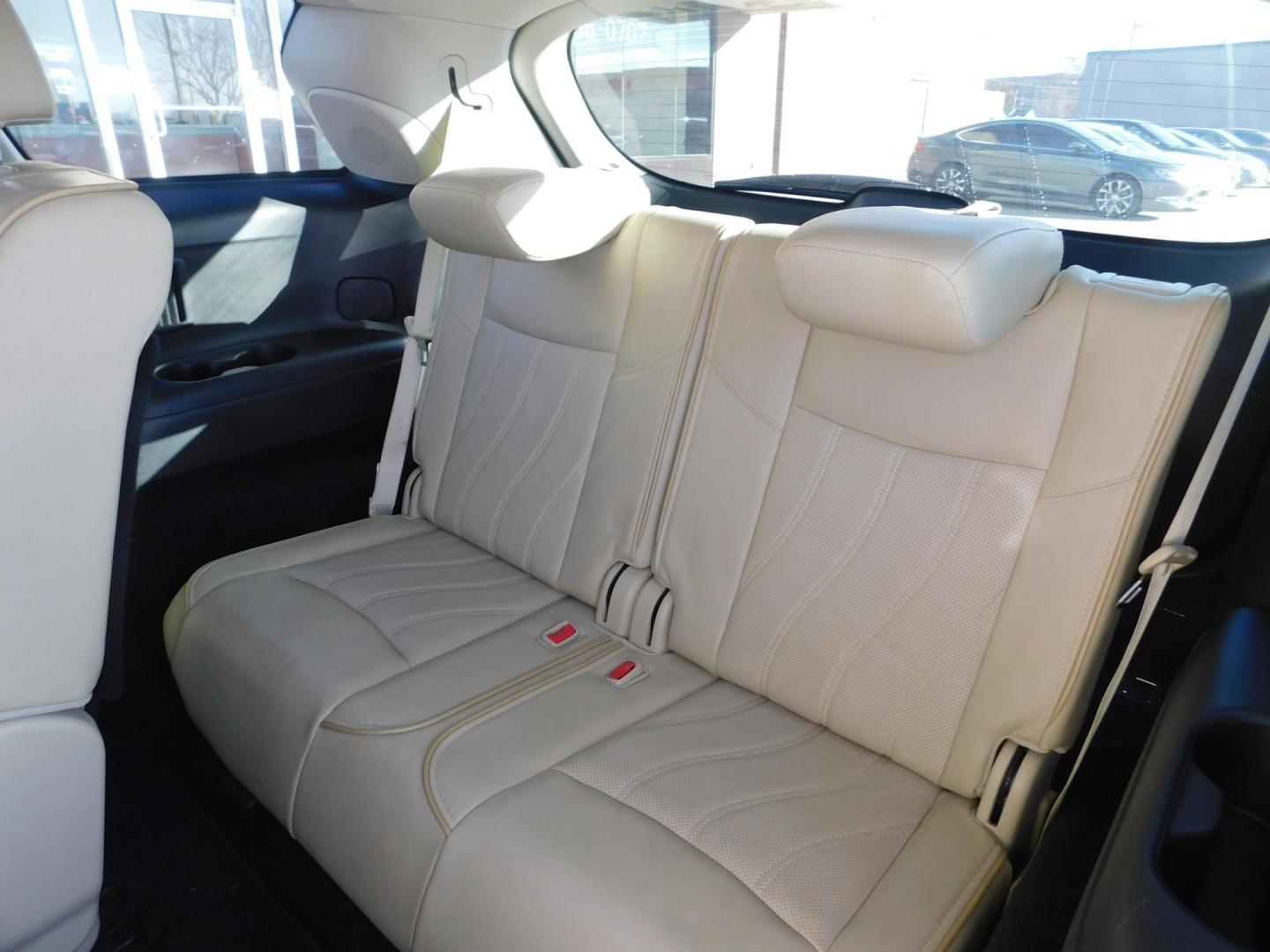 2015 BLACK Infiniti QX60 Base AWD (5N1AL0MM2FC) with an 3.5L V6 DOHC 24V engine, Continuously Variable Transmission transmission, located at 2121 Burlington St, North Kansas City, MO, 64116, (816) 556-0707, 39.144707, -94.581978 - Photo#9