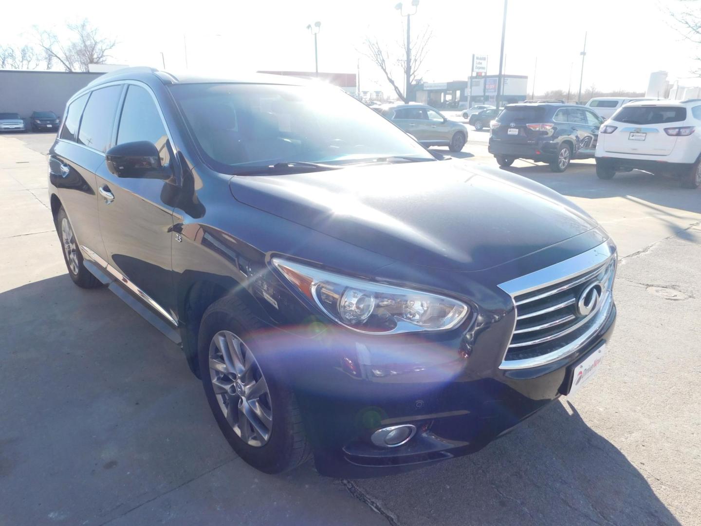 2015 BLACK Infiniti QX60 Base AWD (5N1AL0MM2FC) with an 3.5L V6 DOHC 24V engine, Continuously Variable Transmission transmission, located at 2121 Burlington St, North Kansas City, MO, 64116, (816) 556-0707, 39.144707, -94.581978 - Photo#12