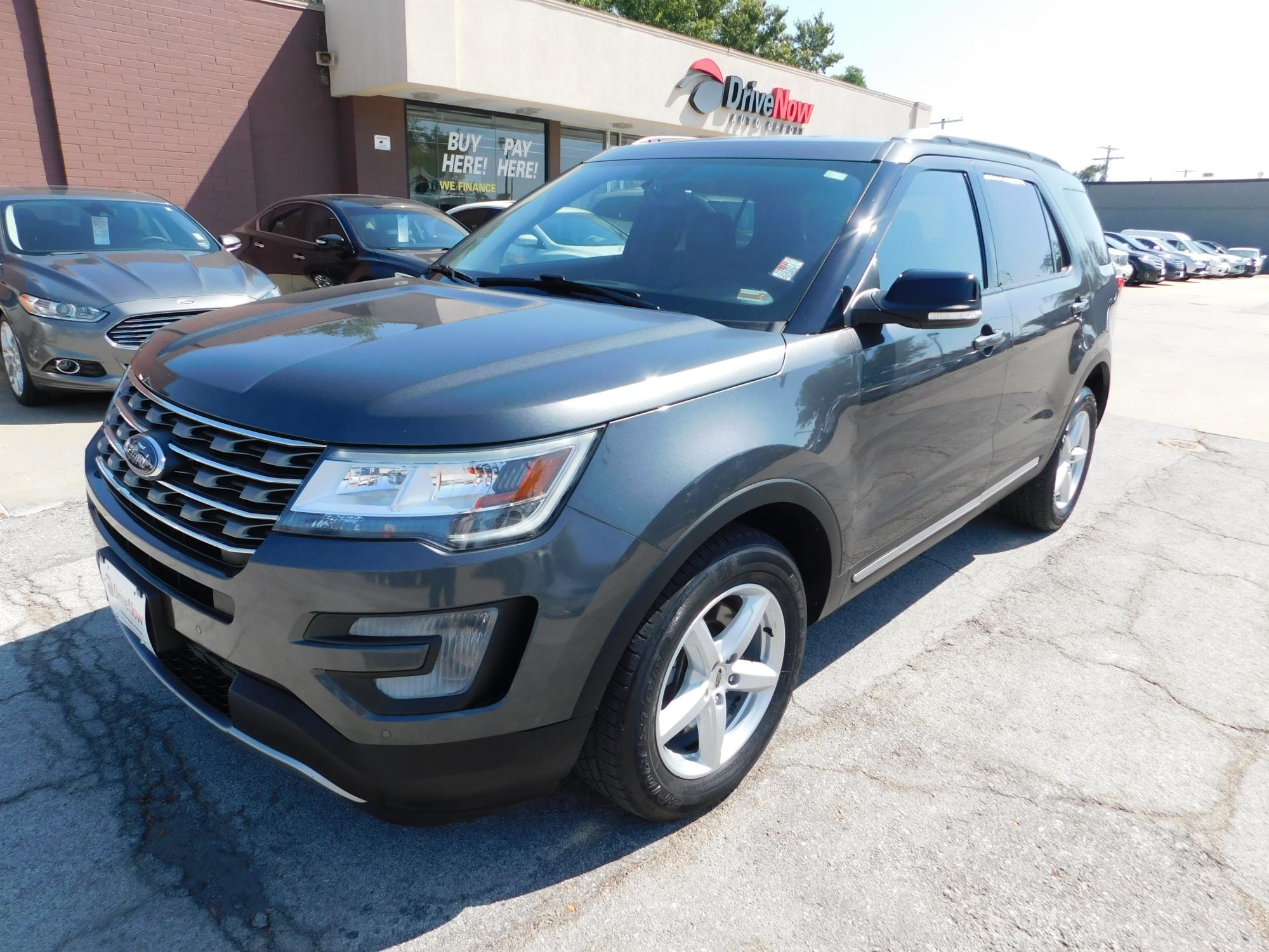 photo of 2017 Ford Explorer XLT 4WD