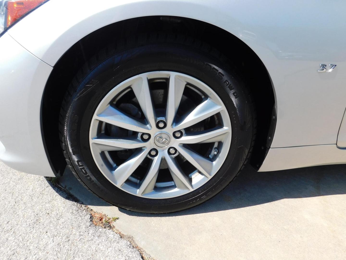 2015 SILVER Infiniti Q50 Premium (JN1BV7AP0FM) with an 3.7L V6 DOHC 24V HYBRID engine, 7-Speed Automatic transmission, located at 2121 Burlington St, North Kansas City, MO, 64116, (816) 556-0707, 39.144707, -94.581978 - Photo#1