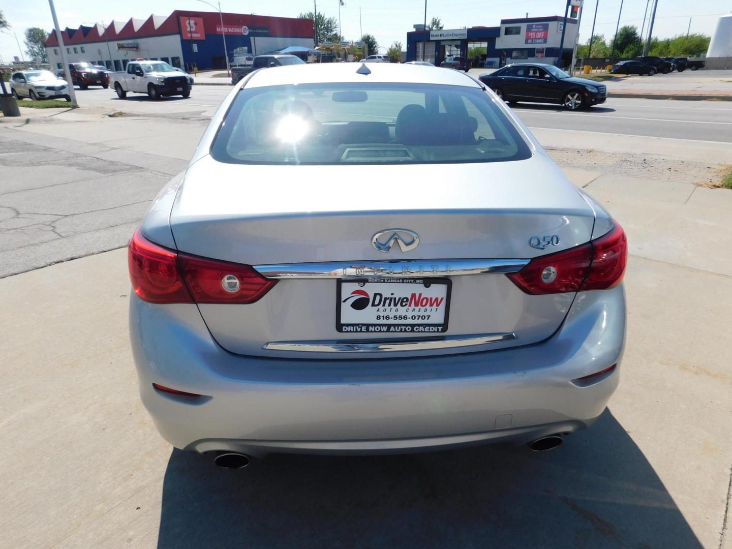 2015 SILVER Infiniti Q50 Premium (JN1BV7AP0FM) with an 3.7L V6 DOHC 24V HYBRID engine, 7-Speed Automatic transmission, located at 2121 Burlington St, North Kansas City, MO, 64116, (816) 556-0707, 39.144707, -94.581978 - Photo#8