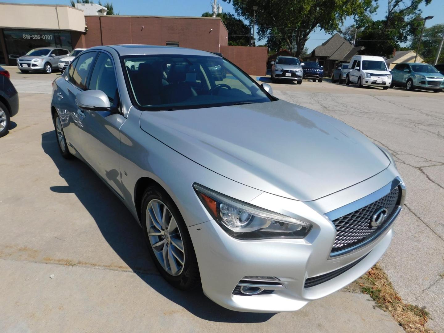 2015 SILVER Infiniti Q50 Premium (JN1BV7AP0FM) with an 3.7L V6 DOHC 24V HYBRID engine, 7-Speed Automatic transmission, located at 2121 Burlington St, North Kansas City, MO, 64116, (816) 556-0707, 39.144707, -94.581978 - Photo#9