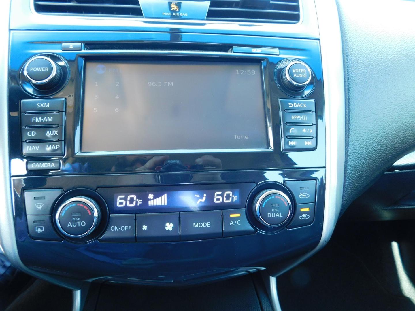 2014 BLUE Nissan Altima 2.5 SL (1N4AL3AP0EC) with an 2.5L L4 DOHC 16V engine, Continuously Variable Transmission transmission, located at 2121 Burlington St, North Kansas City, MO, 64116, (816) 556-0707, 39.144707, -94.581978 - Photo#4