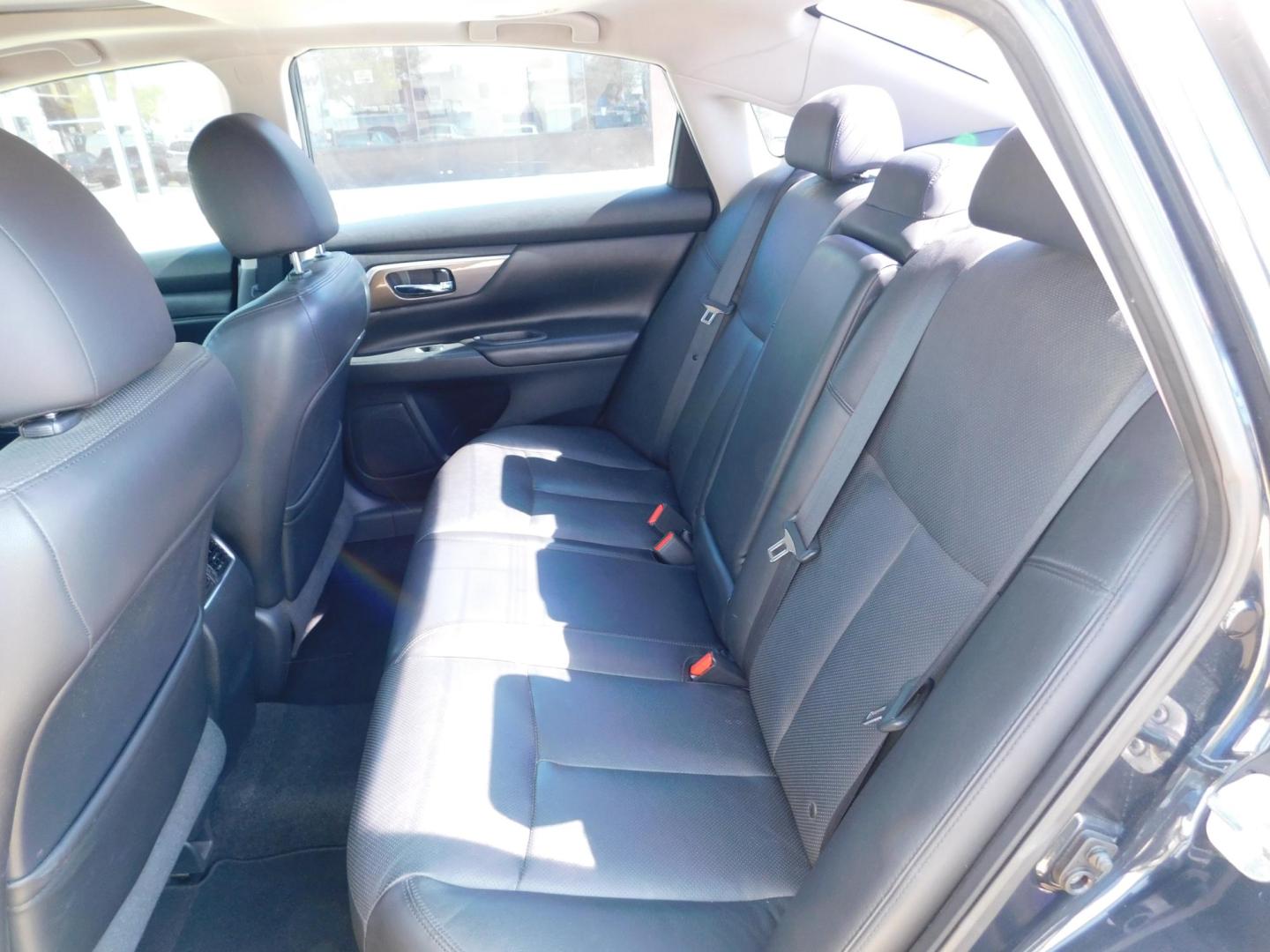 2014 BLUE Nissan Altima 2.5 SL (1N4AL3AP0EC) with an 2.5L L4 DOHC 16V engine, Continuously Variable Transmission transmission, located at 2121 Burlington St, North Kansas City, MO, 64116, (816) 556-0707, 39.144707, -94.581978 - Photo#7