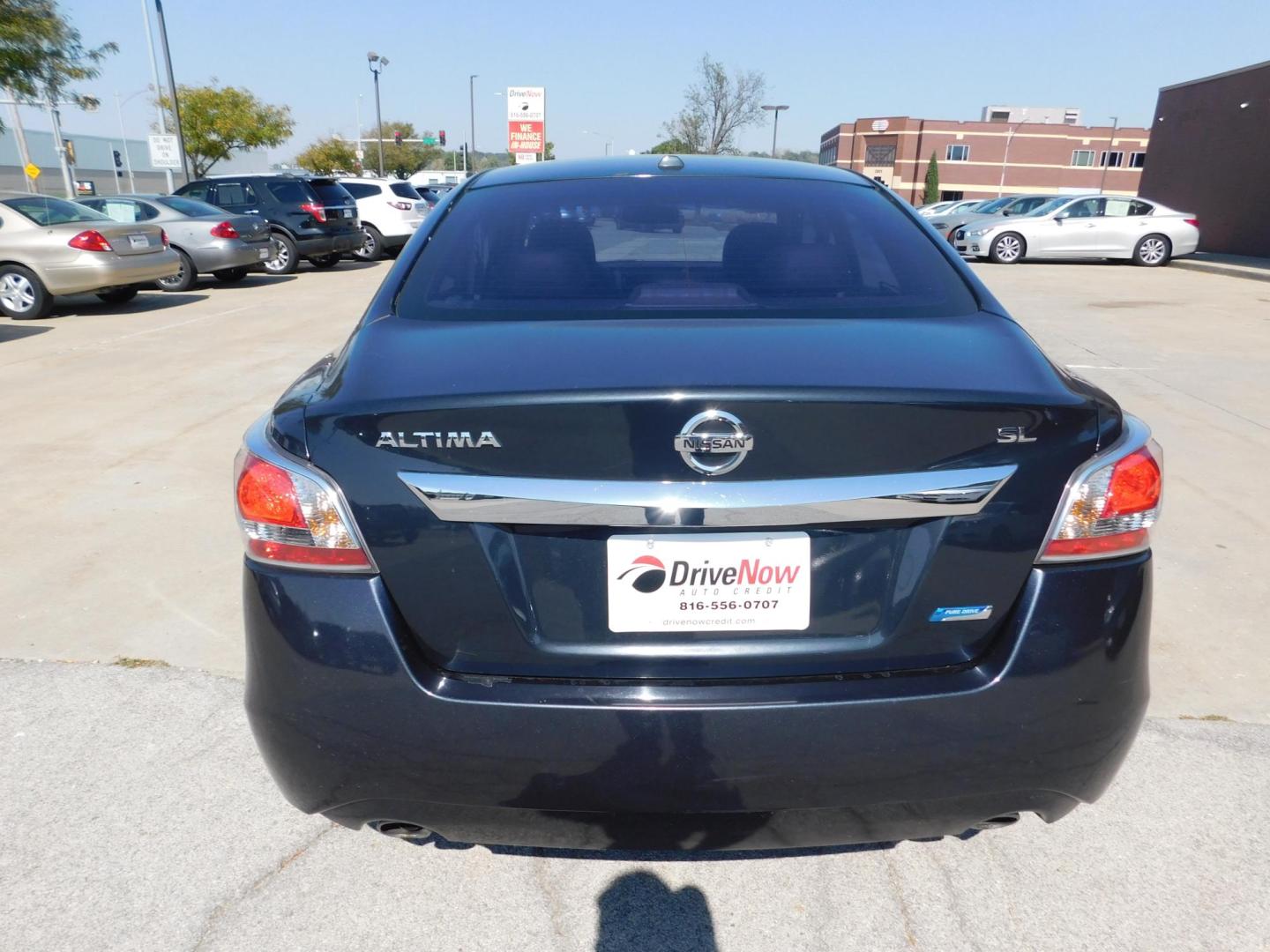 2014 BLUE Nissan Altima 2.5 SL (1N4AL3AP0EC) with an 2.5L L4 DOHC 16V engine, Continuously Variable Transmission transmission, located at 2121 Burlington St, North Kansas City, MO, 64116, (816) 556-0707, 39.144707, -94.581978 - Photo#9
