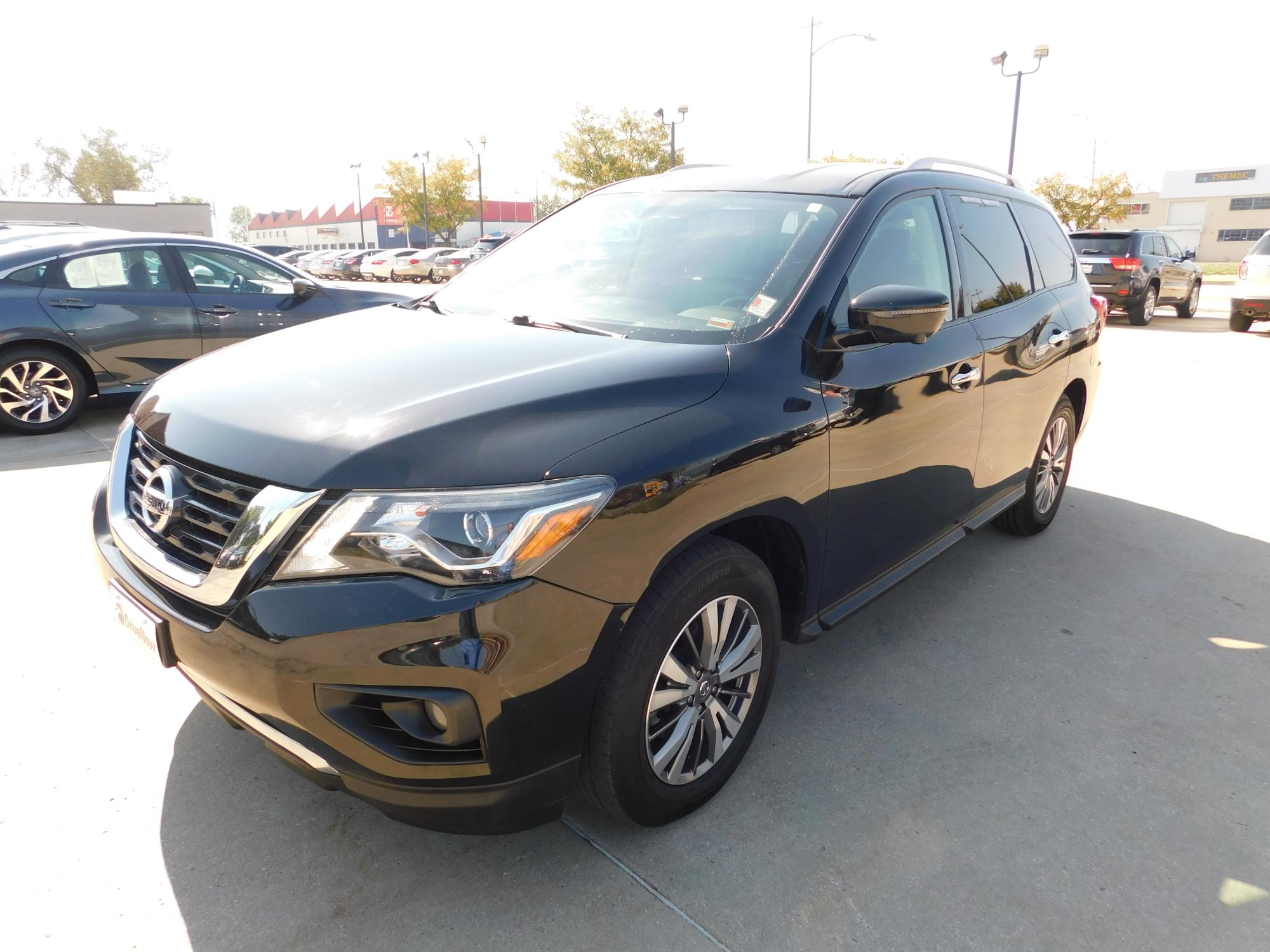 photo of 2020 Nissan Pathfinder SL