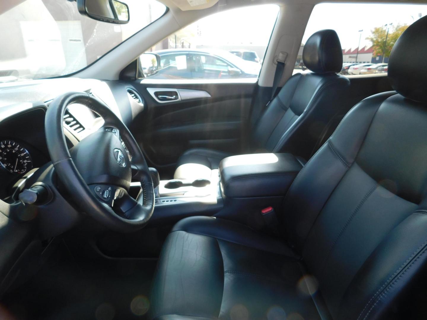 2020 BLACK Nissan Pathfinder SL (5N1DR2CN8LC) with an 3.5L V6 DOHC 24V engine, CVT transmission, located at 2121 Burlington St, North Kansas City, MO, 64116, (816) 556-0707, 39.144707, -94.581978 - Photo#2