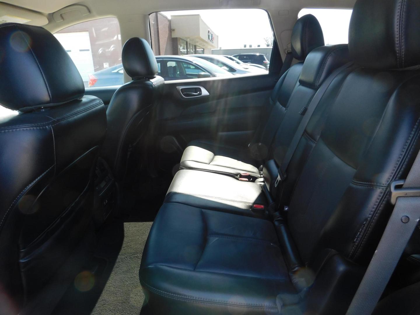 2020 BLACK Nissan Pathfinder SL (5N1DR2CN8LC) with an 3.5L V6 DOHC 24V engine, CVT transmission, located at 2121 Burlington St, North Kansas City, MO, 64116, (816) 556-0707, 39.144707, -94.581978 - Photo#7