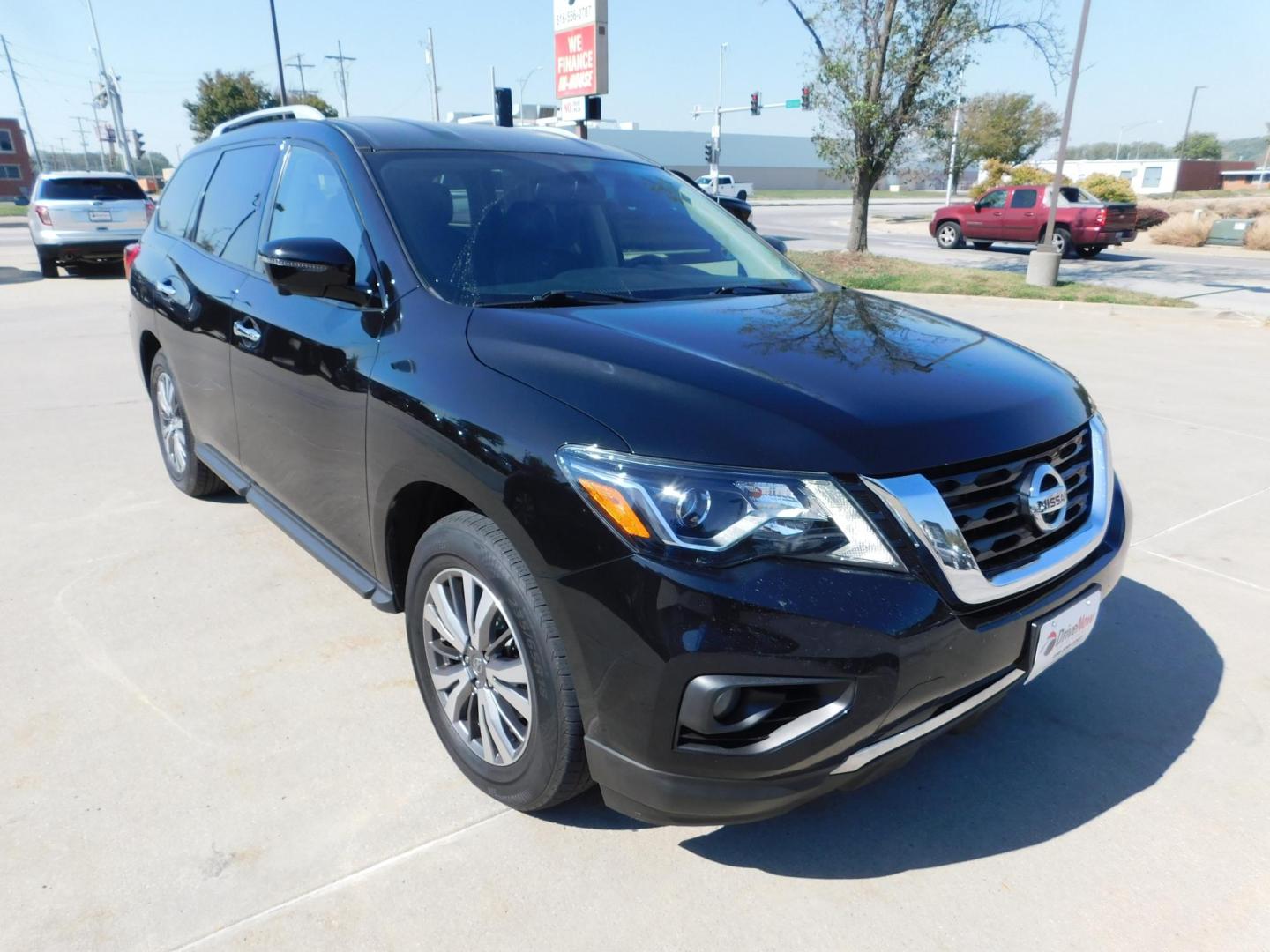 2020 BLACK Nissan Pathfinder SL (5N1DR2CN8LC) with an 3.5L V6 DOHC 24V engine, CVT transmission, located at 2121 Burlington St, North Kansas City, MO, 64116, (816) 556-0707, 39.144707, -94.581978 - Photo#11