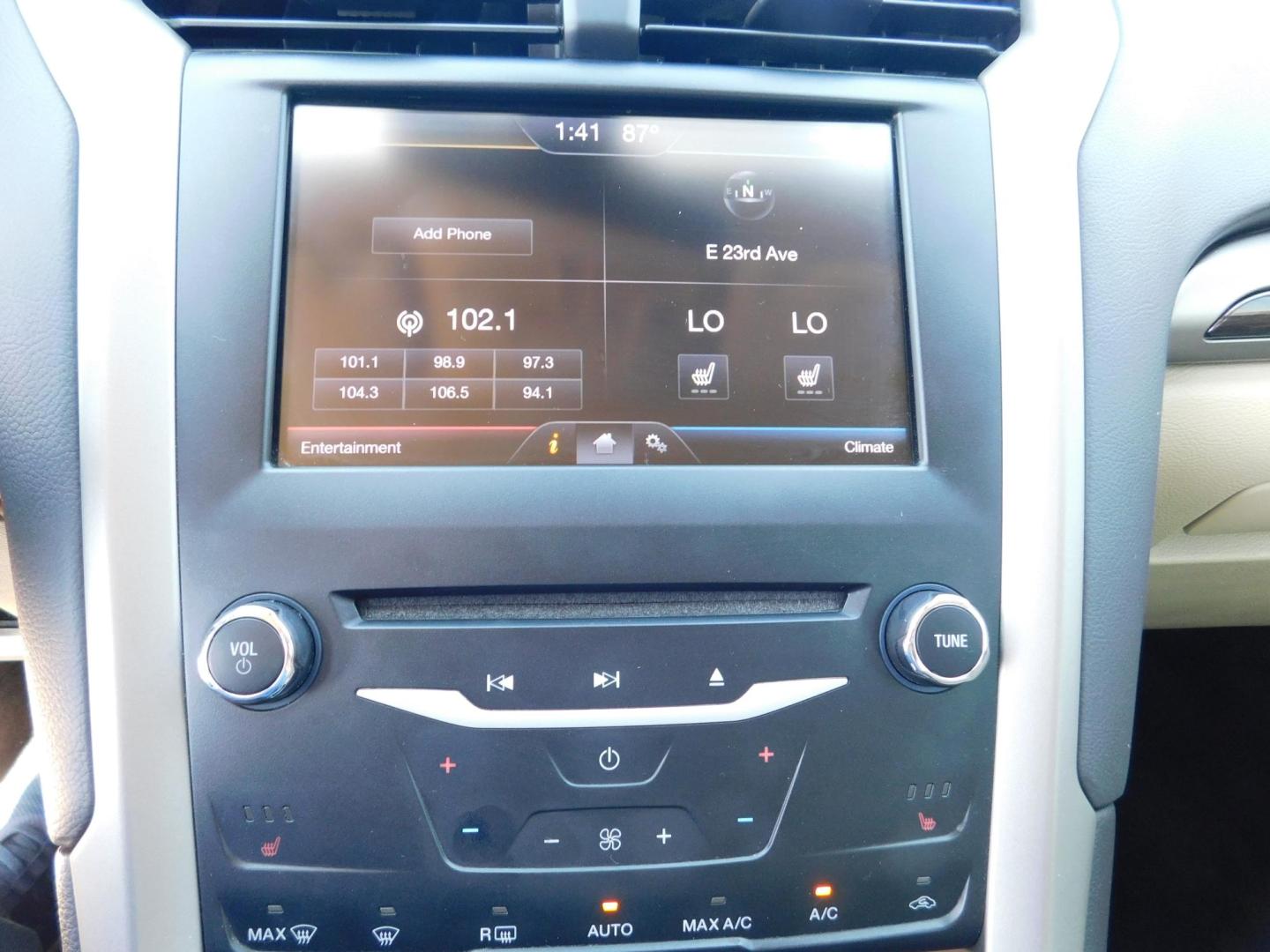 2013 WHITE Ford Fusion SE (3FA6P0HR8DR) with an 1.6L L4 DOHC 16V engine, located at 2121 Burlington St, North Kansas City, MO, 64116, (816) 556-0707, 39.144707, -94.581978 - Photo#4