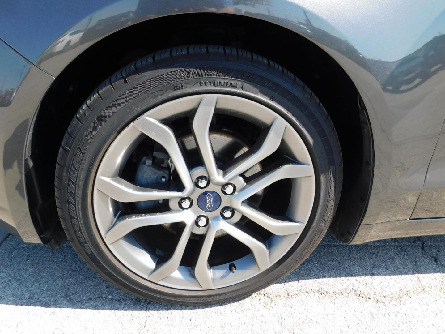 2017 GRAY Ford Fusion SE (3FA6P0HD4HR) with an 1.5L L4 DOHC 16V engine, 6A transmission, located at 2121 Burlington St, North Kansas City, MO, 64116, (816) 556-0707, 39.144707, -94.581978 - Photo#1