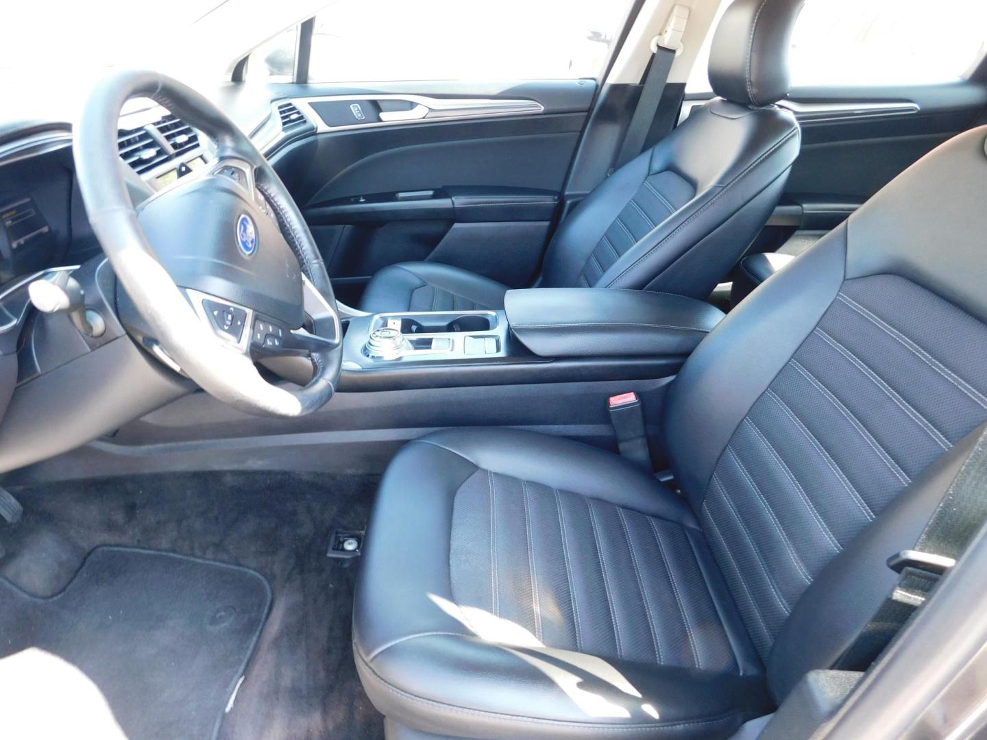 2017 GRAY Ford Fusion SE (3FA6P0HD4HR) with an 1.5L L4 DOHC 16V engine, 6A transmission, located at 2121 Burlington St, North Kansas City, MO, 64116, (816) 556-0707, 39.144707, -94.581978 - Photo#2