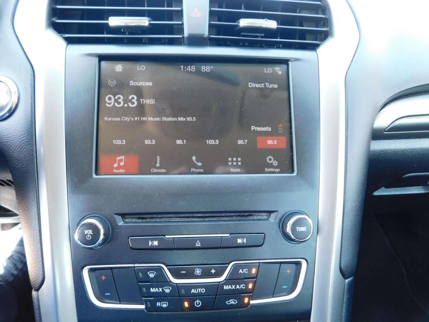 2017 GRAY Ford Fusion SE (3FA6P0HD4HR) with an 1.5L L4 DOHC 16V engine, 6A transmission, located at 2121 Burlington St, North Kansas City, MO, 64116, (816) 556-0707, 39.144707, -94.581978 - Photo#3