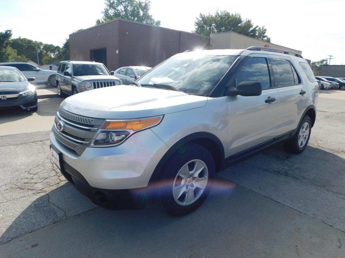 2013 SILVER Ford Explorer Base 4WD (1FM5K8B87DG) with an 3.5L V6 DOHC 24V engine, 6-Speed Automatic transmission, located at 2121 Burlington St, North Kansas City, MO, 64116, (816) 556-0707, 39.144707, -94.581978 - Photo#0