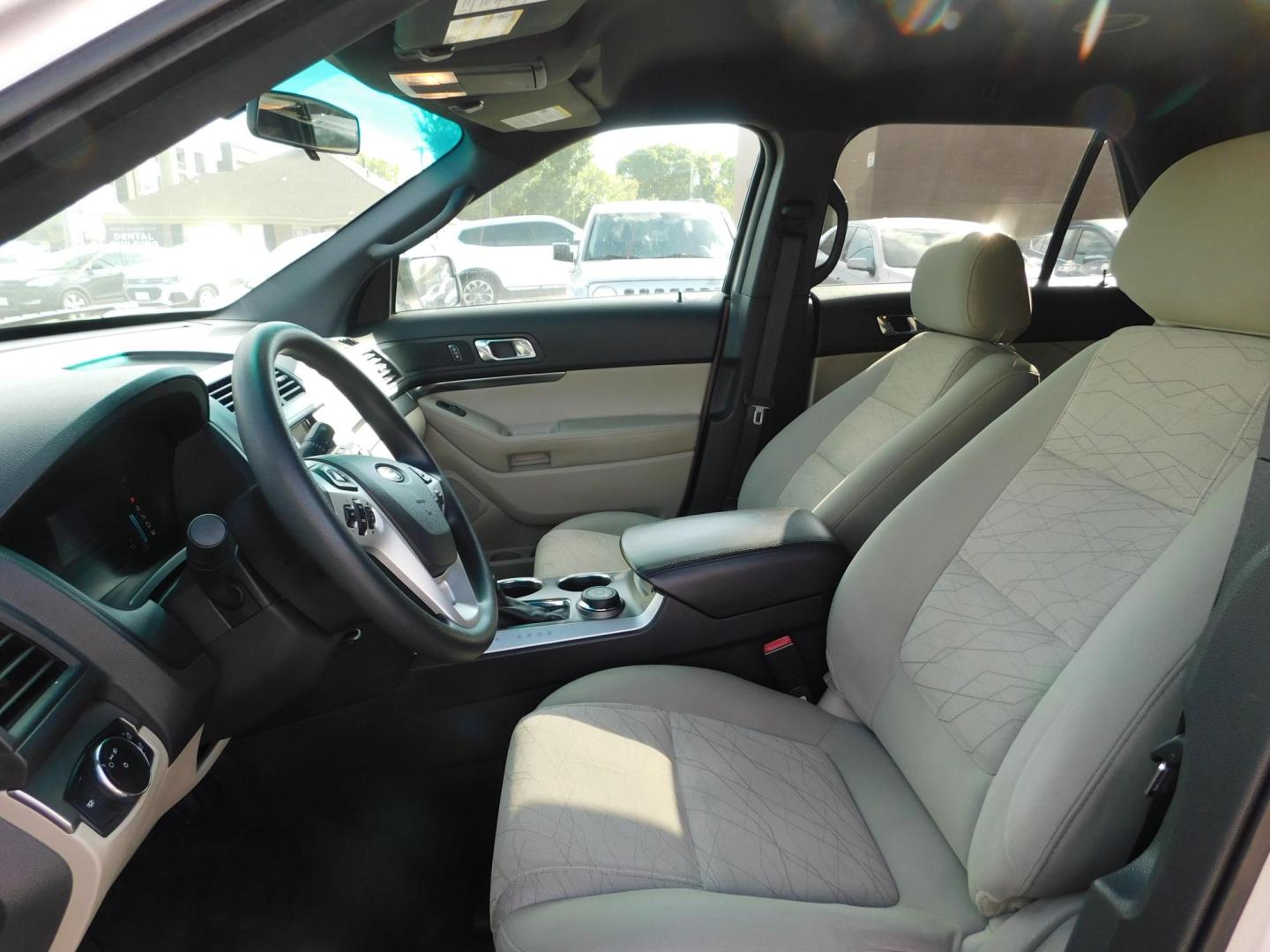 2013 SILVER Ford Explorer Base 4WD (1FM5K8B87DG) with an 3.5L V6 DOHC 24V engine, 6-Speed Automatic transmission, located at 2121 Burlington St, North Kansas City, MO, 64116, (816) 556-0707, 39.144707, -94.581978 - Photo#2