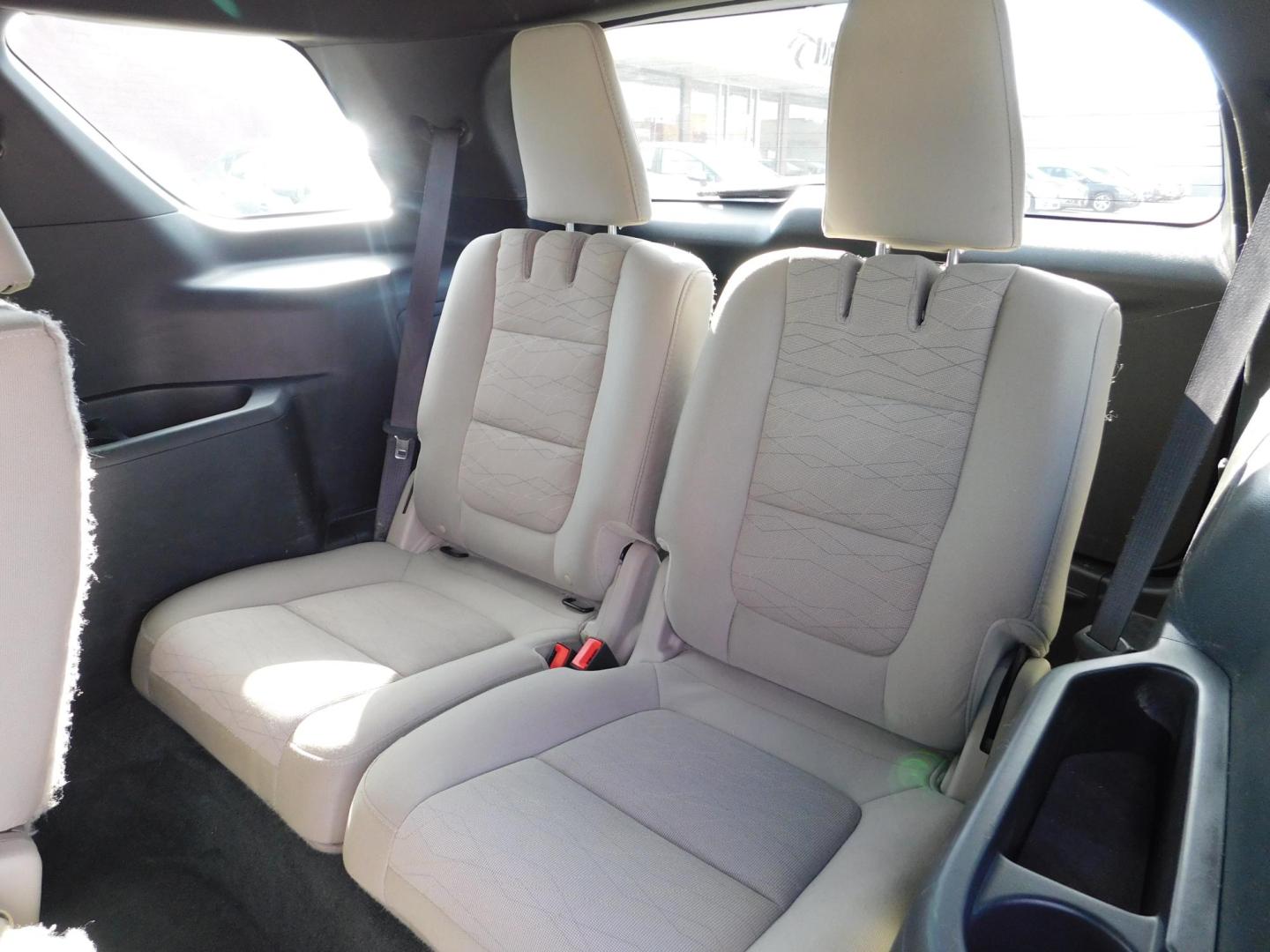 2013 SILVER Ford Explorer Base 4WD (1FM5K8B87DG) with an 3.5L V6 DOHC 24V engine, 6-Speed Automatic transmission, located at 2121 Burlington St, North Kansas City, MO, 64116, (816) 556-0707, 39.144707, -94.581978 - Photo#6