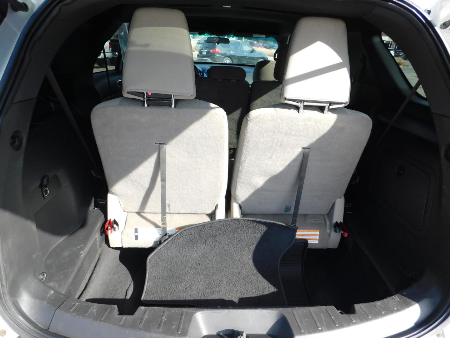 2013 SILVER Ford Explorer Base 4WD (1FM5K8B87DG) with an 3.5L V6 DOHC 24V engine, 6-Speed Automatic transmission, located at 2121 Burlington St, North Kansas City, MO, 64116, (816) 556-0707, 39.144707, -94.581978 - Photo#7