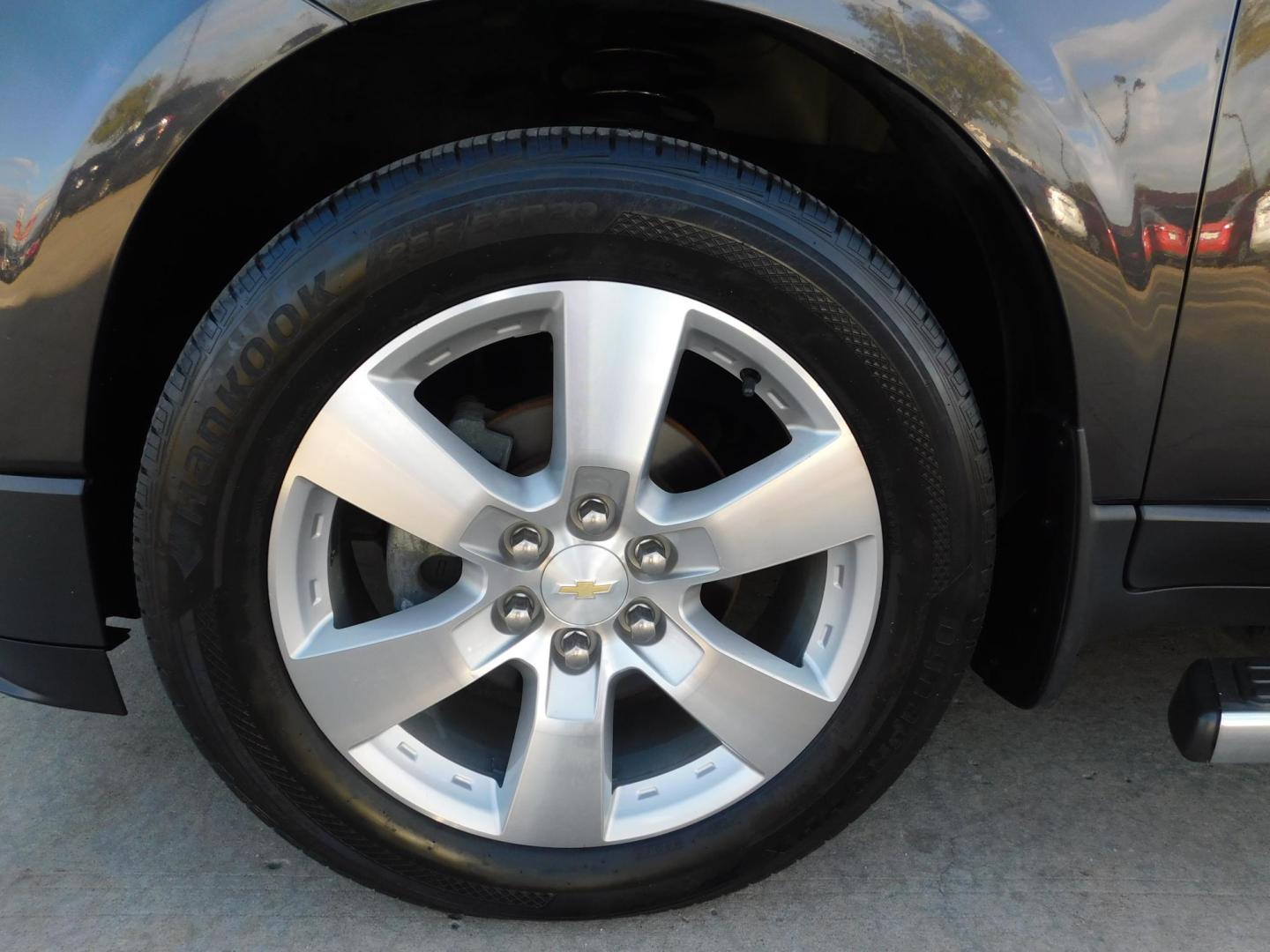2014 GRAY Chevrolet Traverse LTZ FWD (1GNKRJKD3EJ) with an 3.6L V6 DOHC 24V engine, 6-Speed Automatic transmission, located at 2121 Burlington St, North Kansas City, MO, 64116, (816) 556-0707, 39.144707, -94.581978 - Photo#1