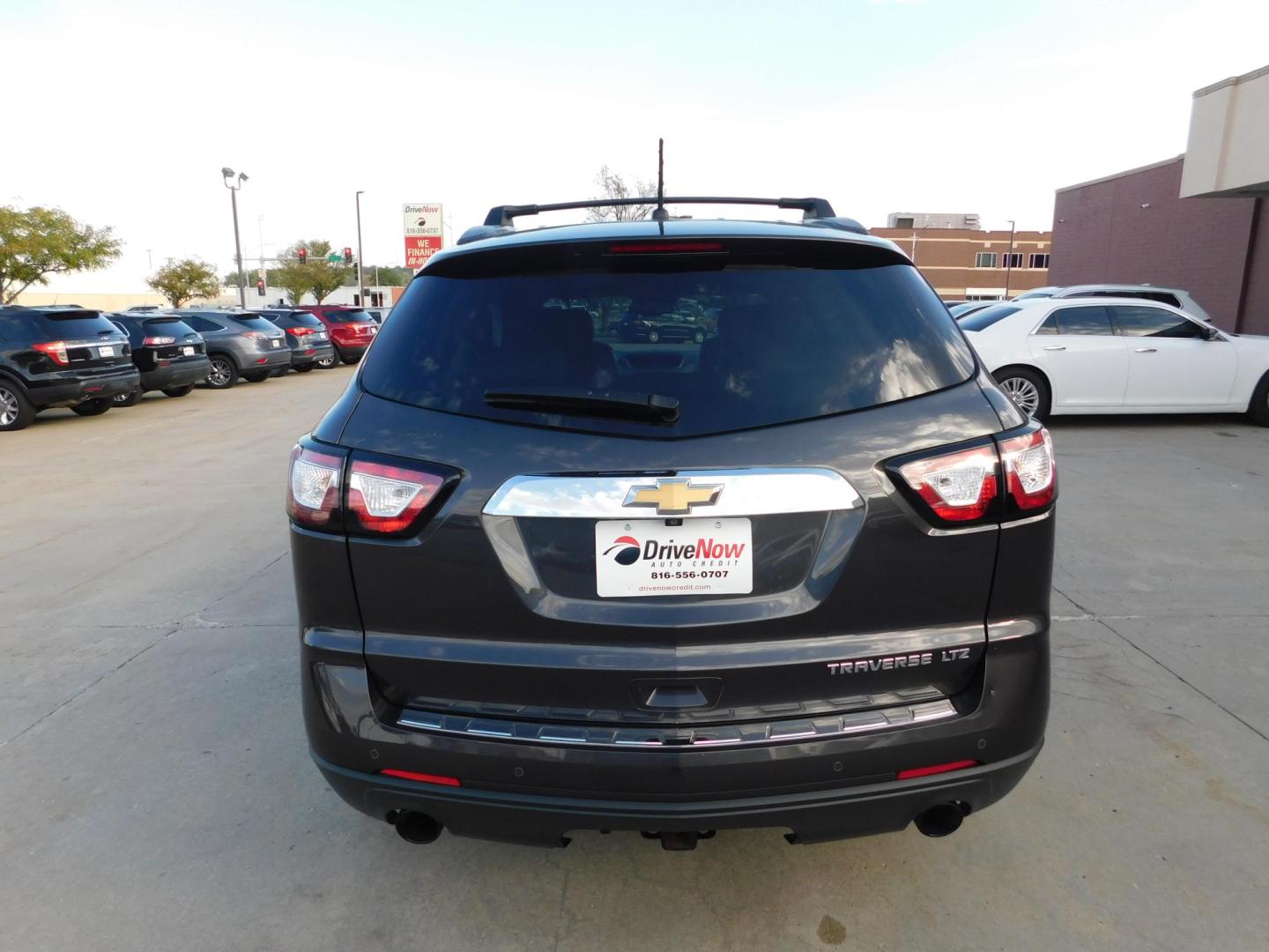 2014 GRAY Chevrolet Traverse LTZ FWD (1GNKRJKD3EJ) with an 3.6L V6 DOHC 24V engine, 6-Speed Automatic transmission, located at 2121 Burlington St, North Kansas City, MO, 64116, (816) 556-0707, 39.144707, -94.581978 - Photo#12