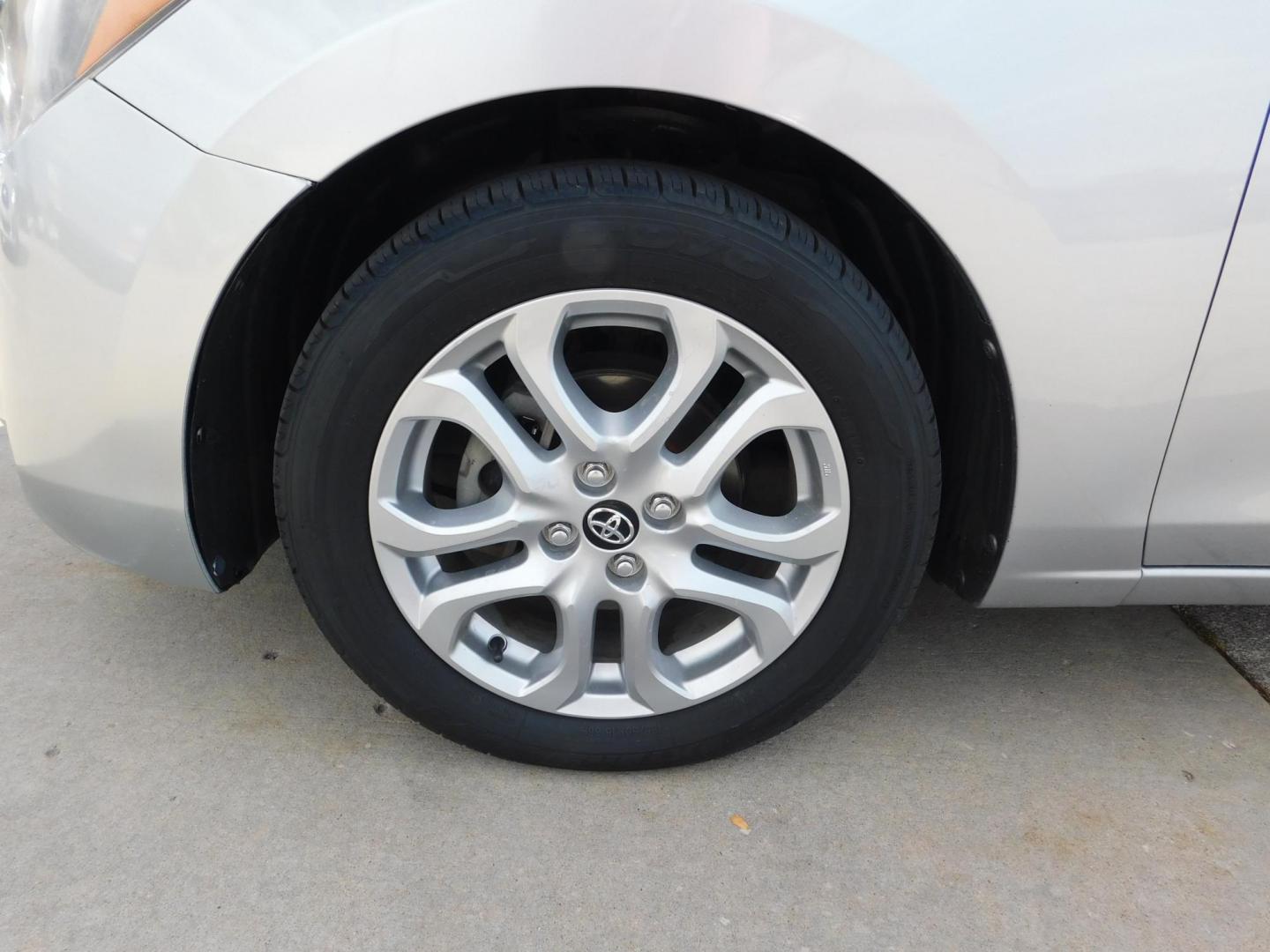 2018 GRAY Toyota Yaris iA 6A (3MYDLBYVXJY) with an 1.5L L4 DOHC 16V engine, 6A transmission, located at 2121 Burlington St, North Kansas City, MO, 64116, (816) 556-0707, 39.144707, -94.581978 - Photo#1