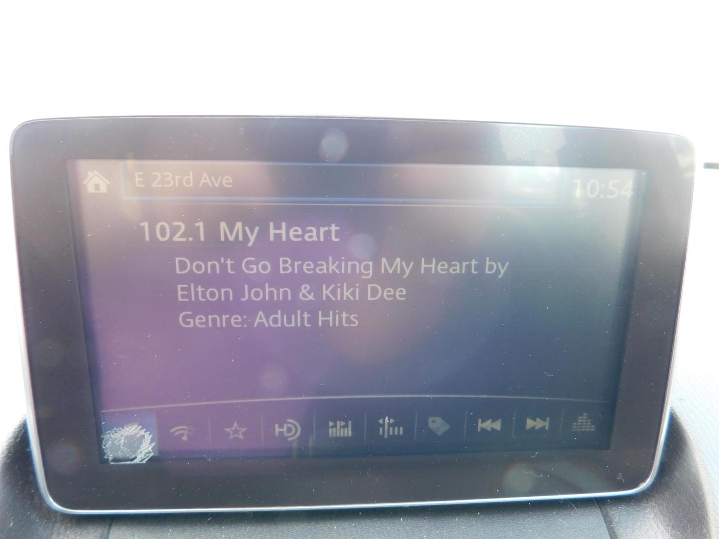 2018 GRAY Toyota Yaris iA 6A (3MYDLBYVXJY) with an 1.5L L4 DOHC 16V engine, 6A transmission, located at 2121 Burlington St, North Kansas City, MO, 64116, (816) 556-0707, 39.144707, -94.581978 - Photo#4