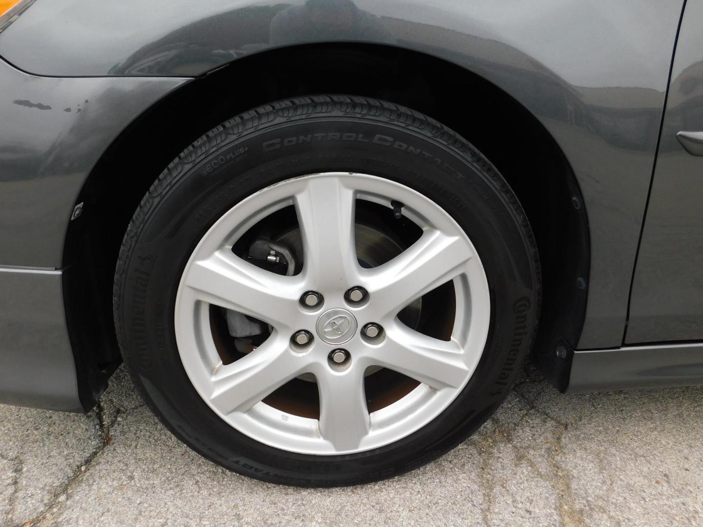 2007 GRAY Toyota Camry CE 5-Spd AT (4T1BE46K57U) with an 2.4L L4 DOHC 16V engine, 5-Speed Automatic Overdrive transmission, located at 2121 Burlington St, North Kansas City, MO, 64116, (816) 556-0707, 39.144707, -94.581978 - Photo#1