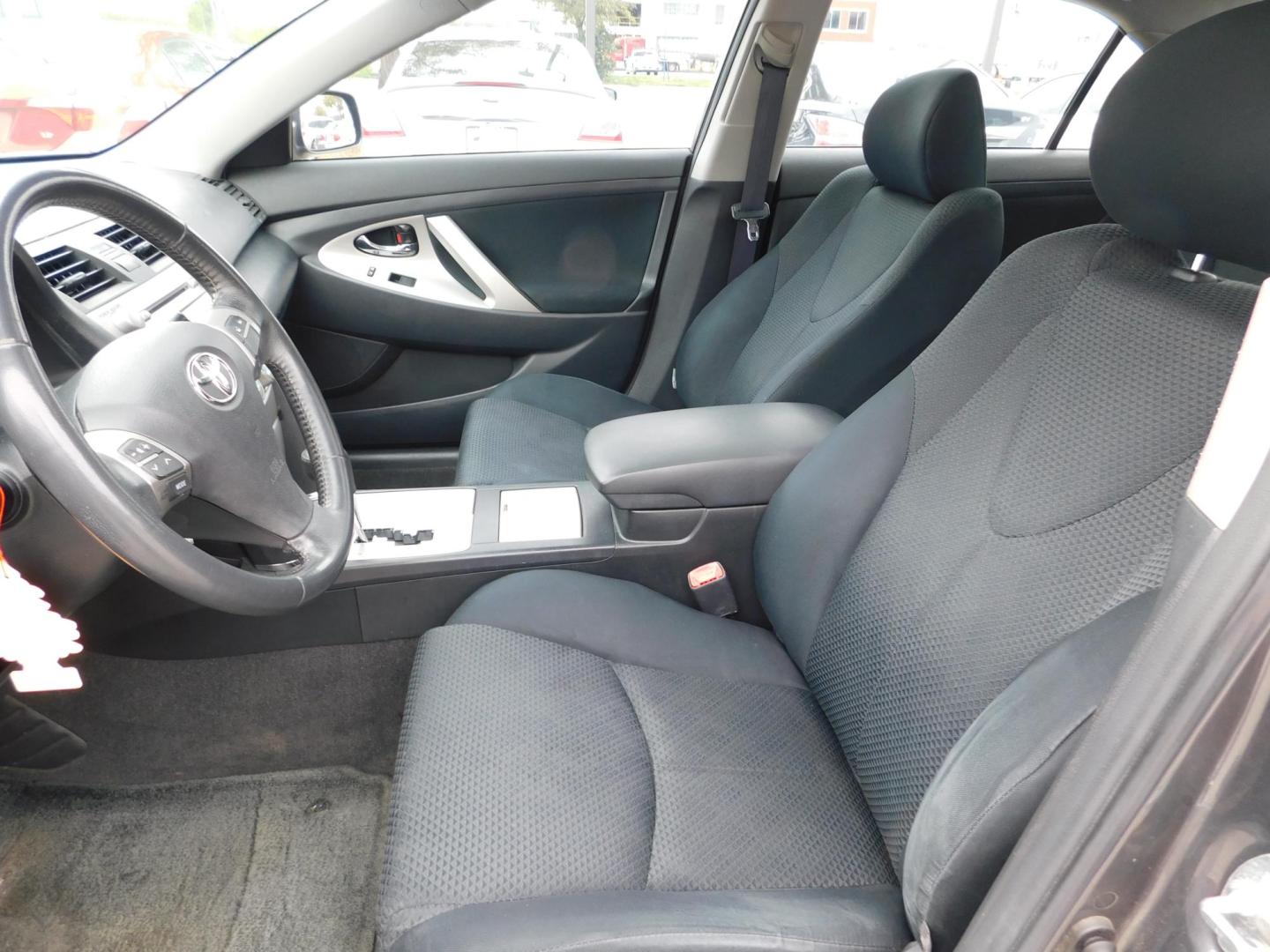 2007 GRAY Toyota Camry CE 5-Spd AT (4T1BE46K57U) with an 2.4L L4 DOHC 16V engine, 5-Speed Automatic Overdrive transmission, located at 2121 Burlington St, North Kansas City, MO, 64116, (816) 556-0707, 39.144707, -94.581978 - Photo#2