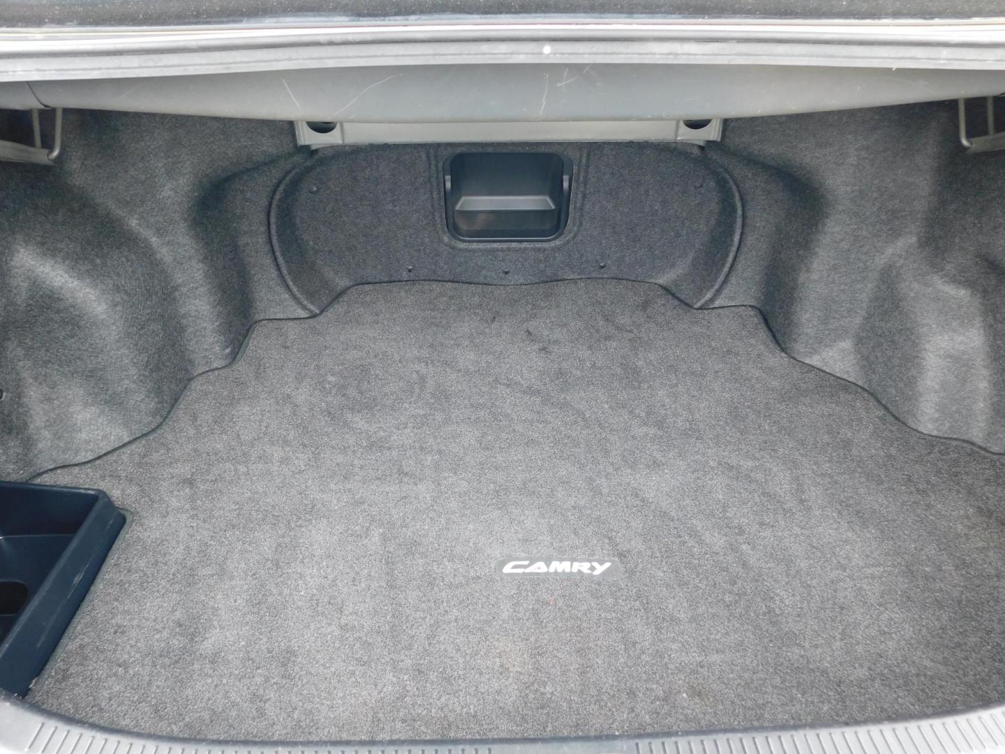 2007 GRAY Toyota Camry CE 5-Spd AT (4T1BE46K57U) with an 2.4L L4 DOHC 16V engine, 5-Speed Automatic Overdrive transmission, located at 2121 Burlington St, North Kansas City, MO, 64116, (816) 556-0707, 39.144707, -94.581978 - Photo#7