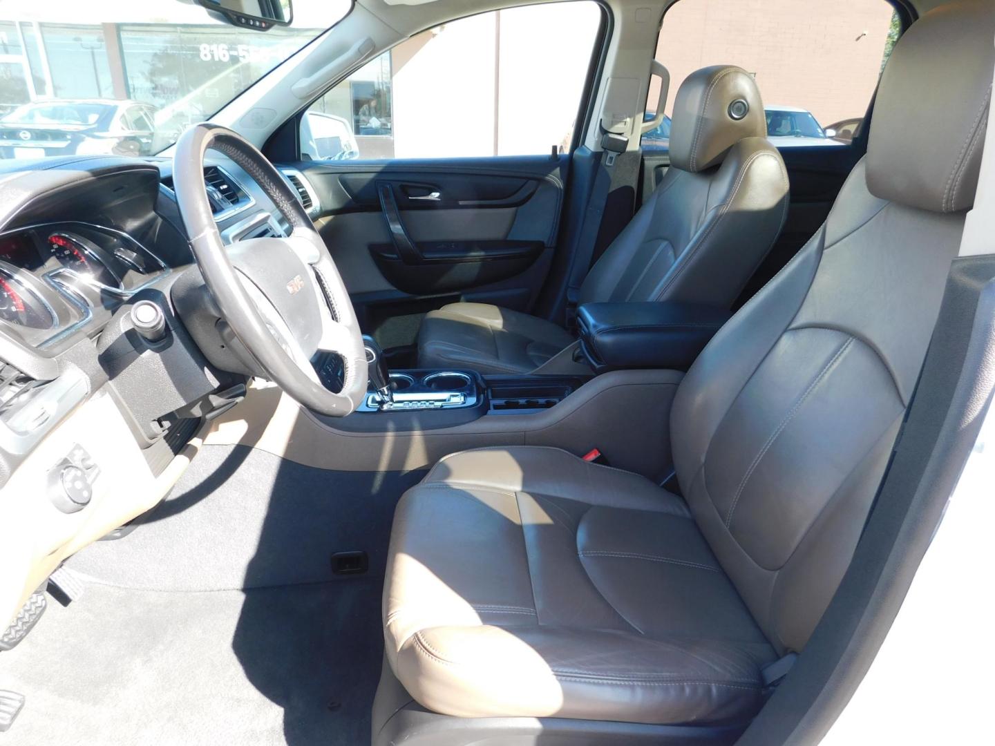 2017 WHITE GMC Acadia SLT-2 AWD (1GKKVSKD3HJ) with an 3.6L V6 DOHC 24V engine, 6A transmission, located at 2121 Burlington St, North Kansas City, MO, 64116, (816) 556-0707, 39.144707, -94.581978 - Photo#2