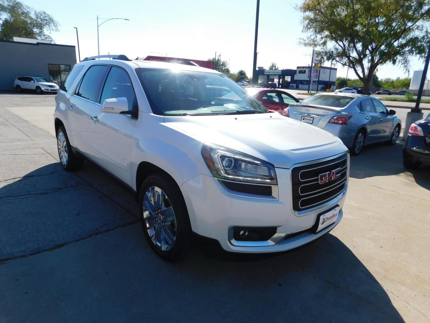 2017 WHITE GMC Acadia SLT-2 AWD (1GKKVSKD3HJ) with an 3.6L V6 DOHC 24V engine, 6A transmission, located at 2121 Burlington St, North Kansas City, MO, 64116, (816) 556-0707, 39.144707, -94.581978 - Photo#13