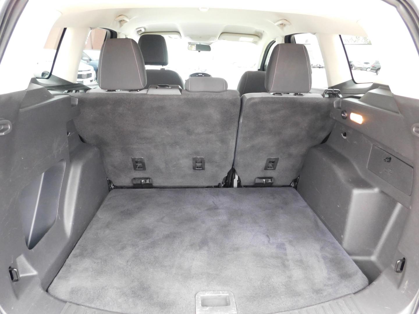 2016 BLACK Ford Escape SE FWD (1FMCU0G77GU) with an 2.5L L4 DOHC 16V engine, 6-Speed Automatic transmission, located at 2121 Burlington St, North Kansas City, MO, 64116, (816) 556-0707, 39.144707, -94.581978 - Photo#7