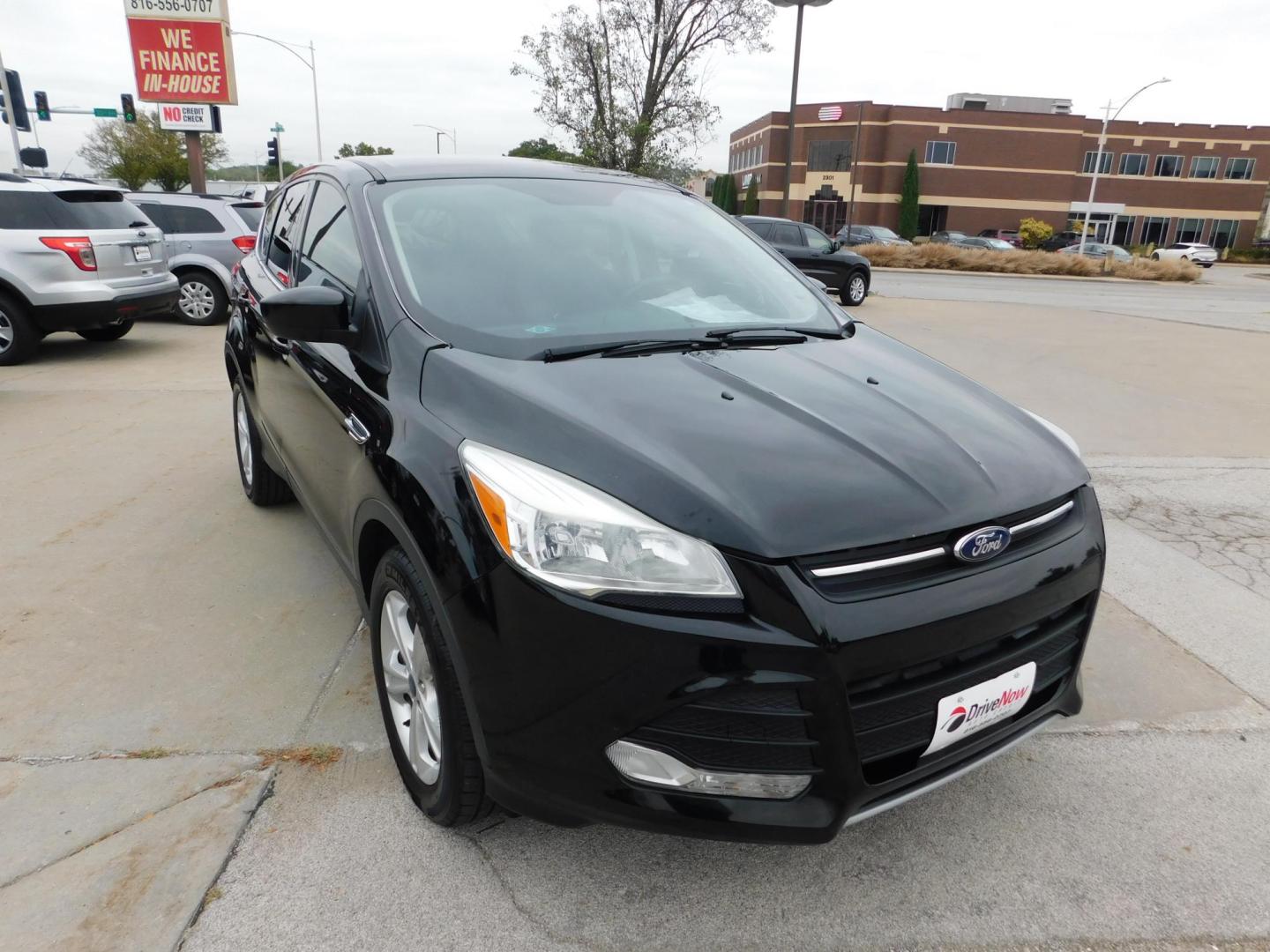 2016 BLACK Ford Escape SE FWD (1FMCU0G77GU) with an 2.5L L4 DOHC 16V engine, 6-Speed Automatic transmission, located at 2121 Burlington St, North Kansas City, MO, 64116, (816) 556-0707, 39.144707, -94.581978 - Photo#9