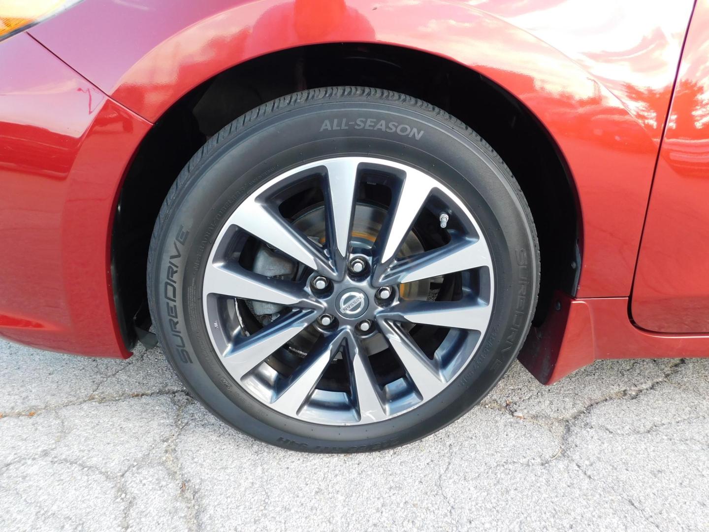 2016 RED Nissan Altima 2.5 SL (1N4AL3AP4GC) with an 2.5L L4 DOHC 16V engine, CVT transmission, located at 2121 Burlington St, North Kansas City, MO, 64116, (816) 556-0707, 39.144707, -94.581978 - Photo#1