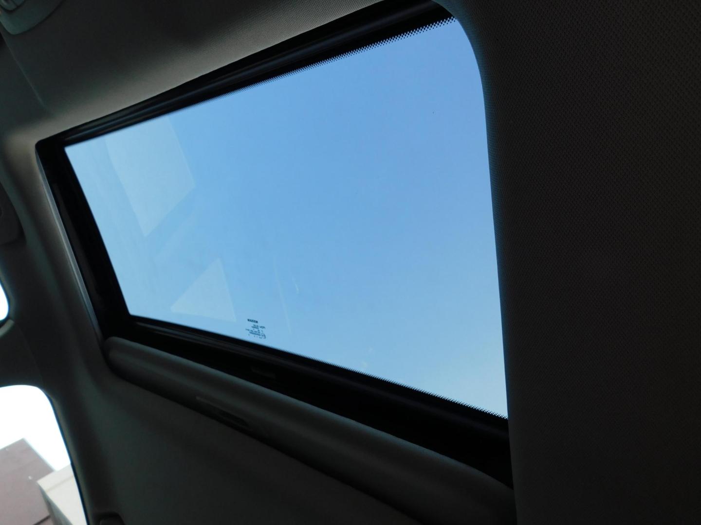 2016 RED Nissan Altima 2.5 SL (1N4AL3AP4GC) with an 2.5L L4 DOHC 16V engine, CVT transmission, located at 2121 Burlington St, North Kansas City, MO, 64116, (816) 556-0707, 39.144707, -94.581978 - Photo#3