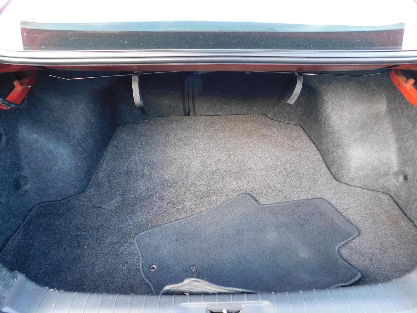 2016 RED Nissan Altima 2.5 SL (1N4AL3AP4GC) with an 2.5L L4 DOHC 16V engine, CVT transmission, located at 2121 Burlington St, North Kansas City, MO, 64116, (816) 556-0707, 39.144707, -94.581978 - Photo#8