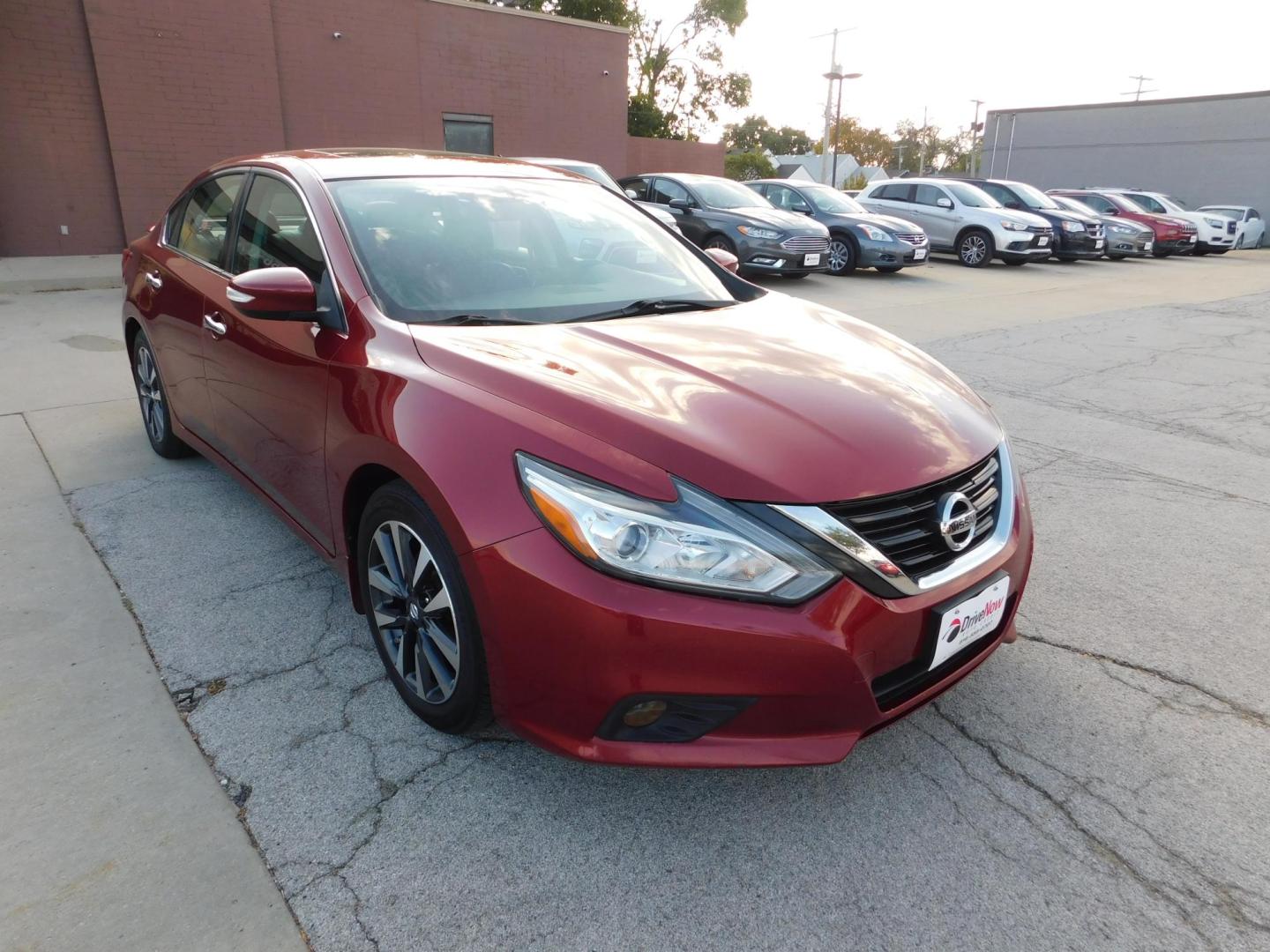 2016 RED Nissan Altima 2.5 SL (1N4AL3AP4GC) with an 2.5L L4 DOHC 16V engine, CVT transmission, located at 2121 Burlington St, North Kansas City, MO, 64116, (816) 556-0707, 39.144707, -94.581978 - Photo#10