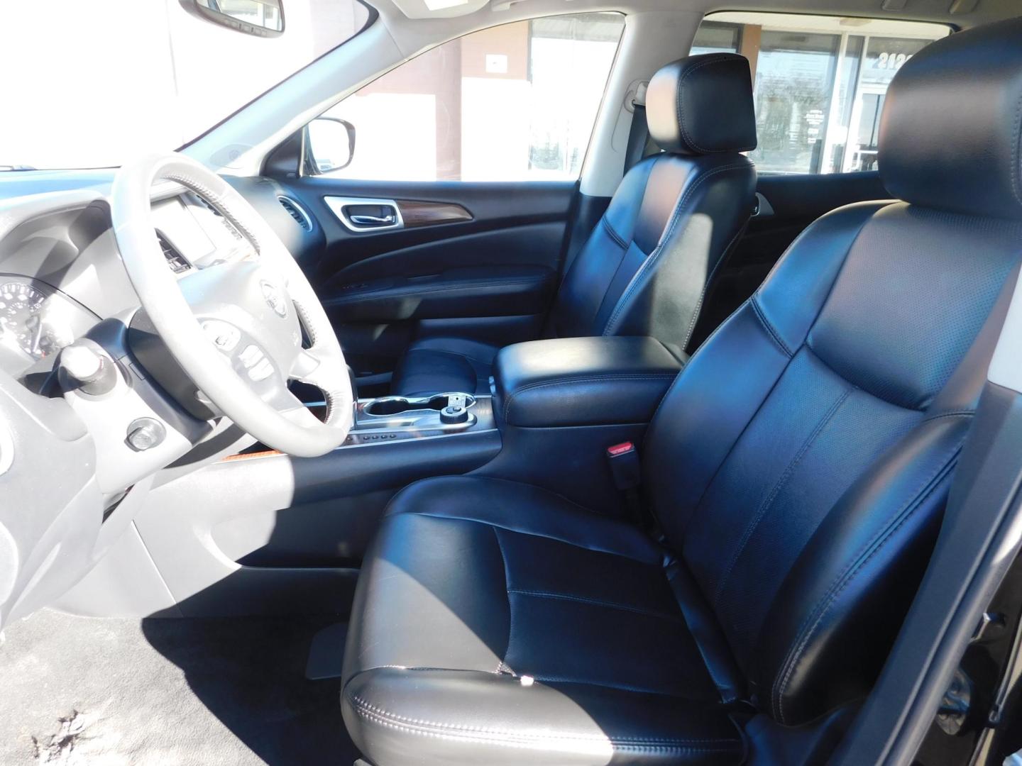 2017 BLACK Nissan Pathfinder Platinum 4WD (5N1DR2MM3HC) with an 3.5L V6 DOHC 24V engine, CVT transmission, located at 2121 Burlington St, North Kansas City, MO, 64116, (816) 556-0707, 39.144707, -94.581978 - Photo#2