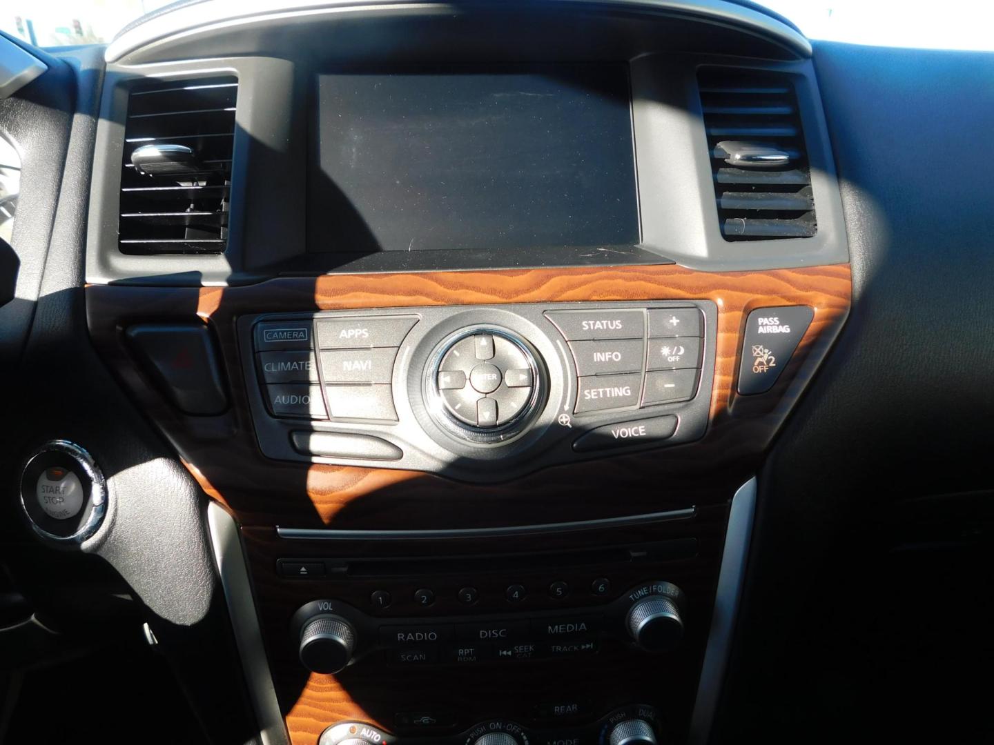 2017 BLACK Nissan Pathfinder Platinum 4WD (5N1DR2MM3HC) with an 3.5L V6 DOHC 24V engine, CVT transmission, located at 2121 Burlington St, North Kansas City, MO, 64116, (816) 556-0707, 39.144707, -94.581978 - Photo#4