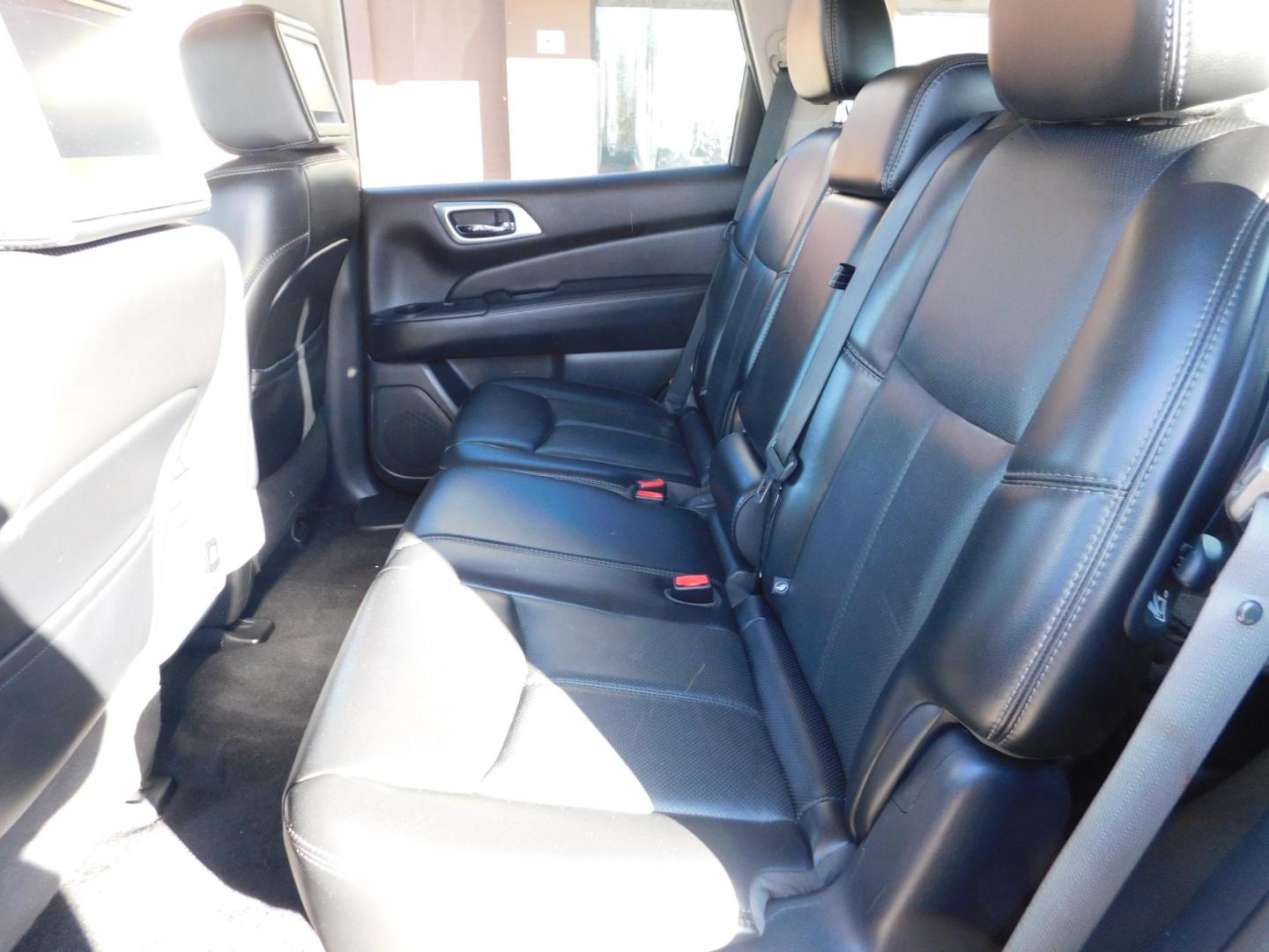 2017 BLACK Nissan Pathfinder Platinum 4WD (5N1DR2MM3HC) with an 3.5L V6 DOHC 24V engine, CVT transmission, located at 2121 Burlington St, North Kansas City, MO, 64116, (816) 556-0707, 39.144707, -94.581978 - Photo#8