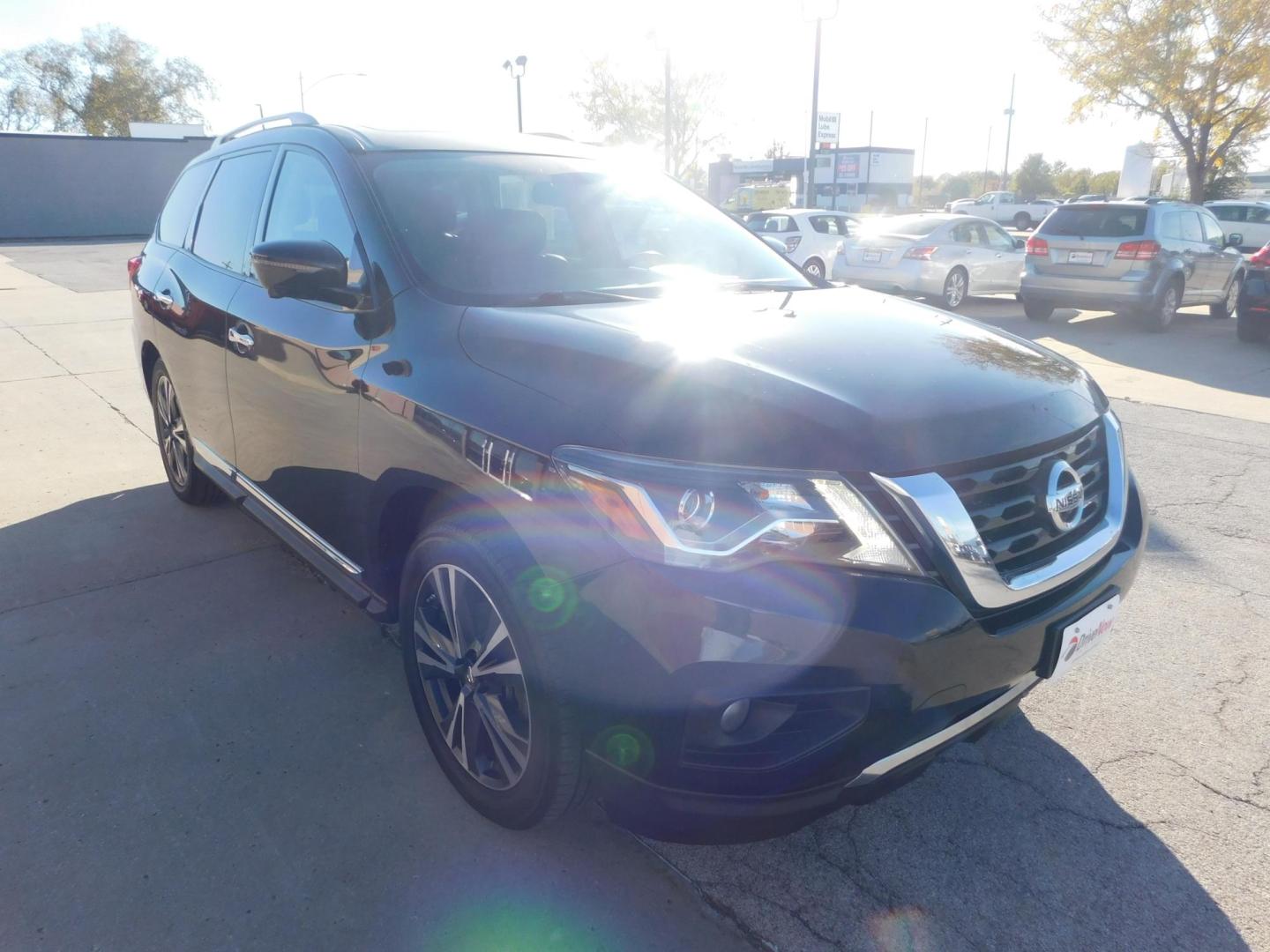 2017 BLACK Nissan Pathfinder Platinum 4WD (5N1DR2MM3HC) with an 3.5L V6 DOHC 24V engine, CVT transmission, located at 2121 Burlington St, North Kansas City, MO, 64116, (816) 556-0707, 39.144707, -94.581978 - Photo#12