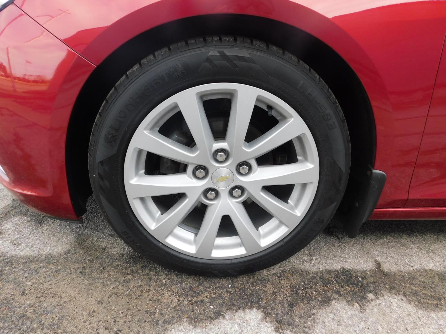 2014 RED Chevrolet Malibu 2LT (1G11E5SL6EF) with an 2.5L L4 DOHC 16V engine, 6-Speed Automatic transmission, located at 2121 Burlington St, North Kansas City, MO, 64116, (816) 556-0707, 39.144707, -94.581978 - Photo#1