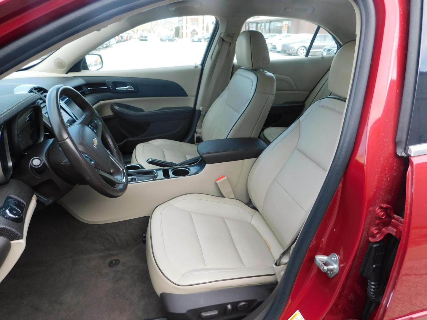 2014 RED Chevrolet Malibu 2LT (1G11E5SL6EF) with an 2.5L L4 DOHC 16V engine, 6-Speed Automatic transmission, located at 2121 Burlington St, North Kansas City, MO, 64116, (816) 556-0707, 39.144707, -94.581978 - Photo#2