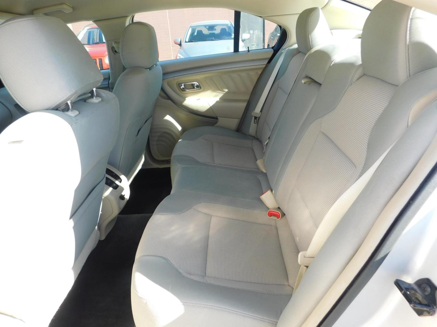 2016 SILVER Ford Taurus SEL FWD (1FAHP2E89GG) with an 3.5L V6 DOHC 24V engine, 6A transmission, located at 2121 Burlington St, North Kansas City, MO, 64116, (816) 556-0707, 39.144707, -94.581978 - Photo#6