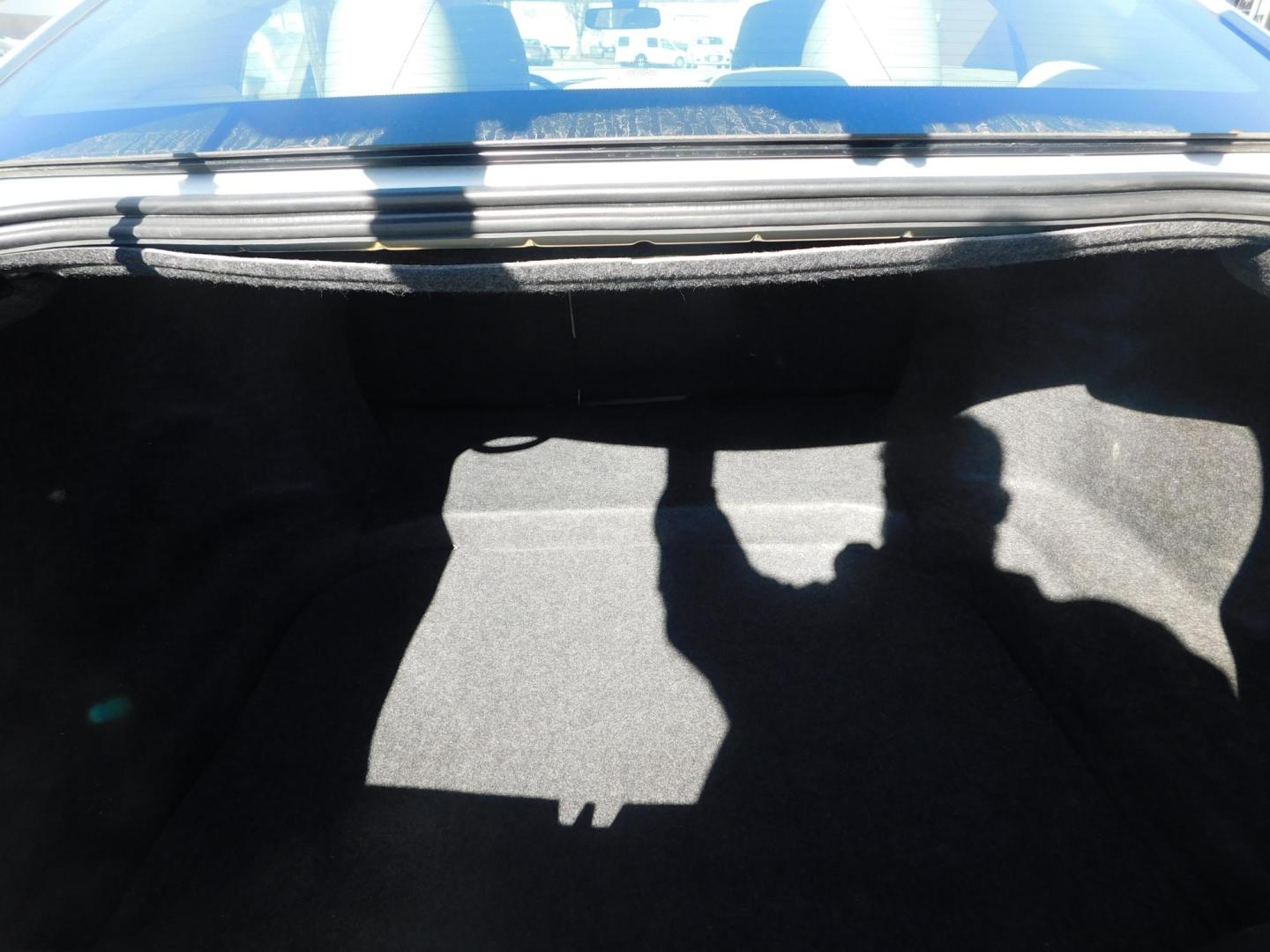 2016 SILVER Ford Taurus SEL FWD (1FAHP2E89GG) with an 3.5L V6 DOHC 24V engine, 6A transmission, located at 2121 Burlington St, North Kansas City, MO, 64116, (816) 556-0707, 39.144707, -94.581978 - Photo#7