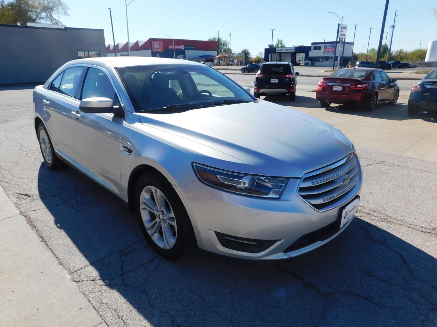 2016 SILVER Ford Taurus SEL FWD (1FAHP2E89GG) with an 3.5L V6 DOHC 24V engine, 6A transmission, located at 2121 Burlington St, North Kansas City, MO, 64116, (816) 556-0707, 39.144707, -94.581978 - Photo#9