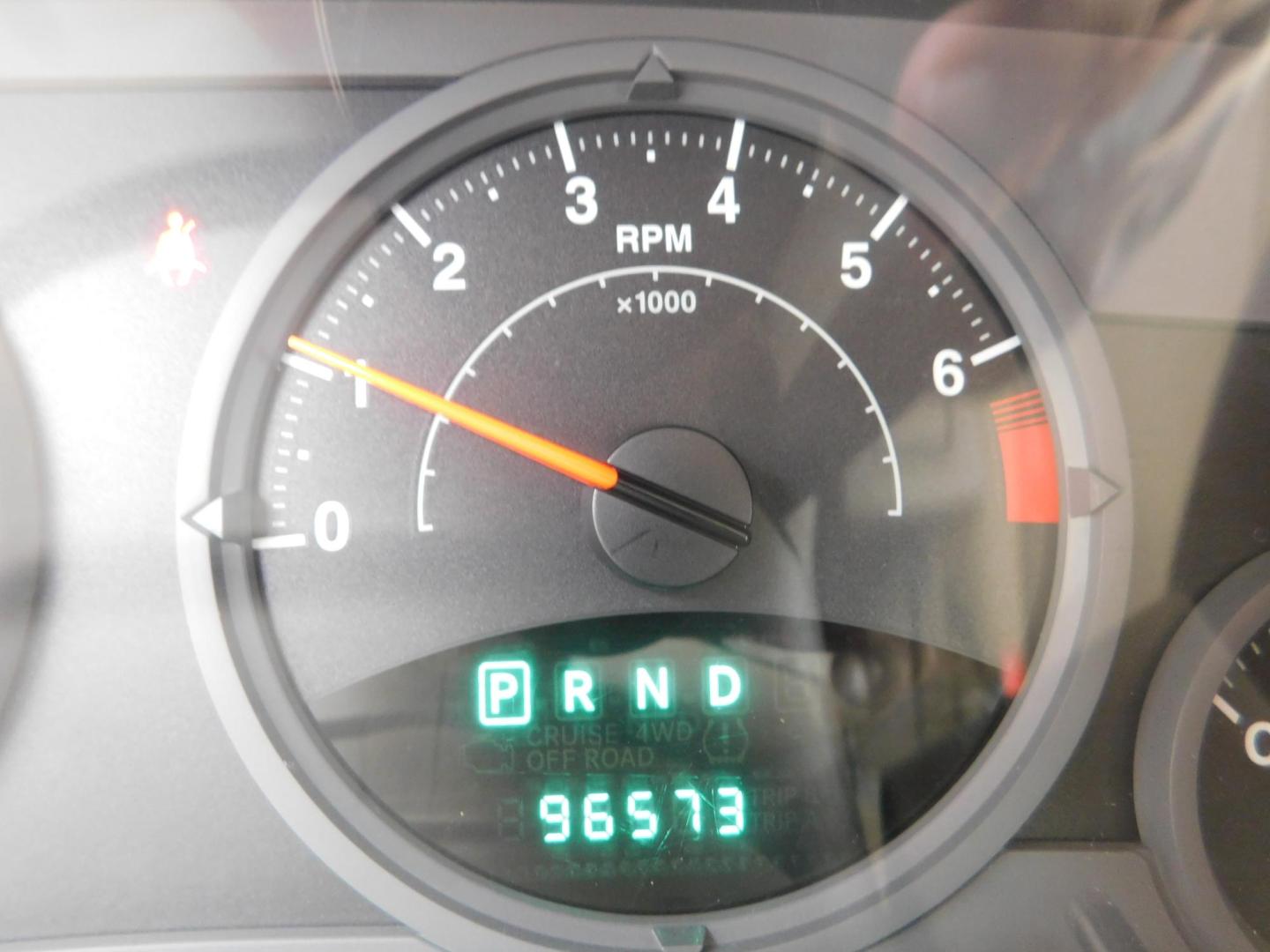 2008 ORANGE Jeep Compass Sport 2WD (1J8FT47WX8D) with an 2.4L L4 DOHC 16V engine, located at 2121 Burlington St, North Kansas City, MO, 64116, (816) 556-0707, 39.144707, -94.581978 - Photo#4