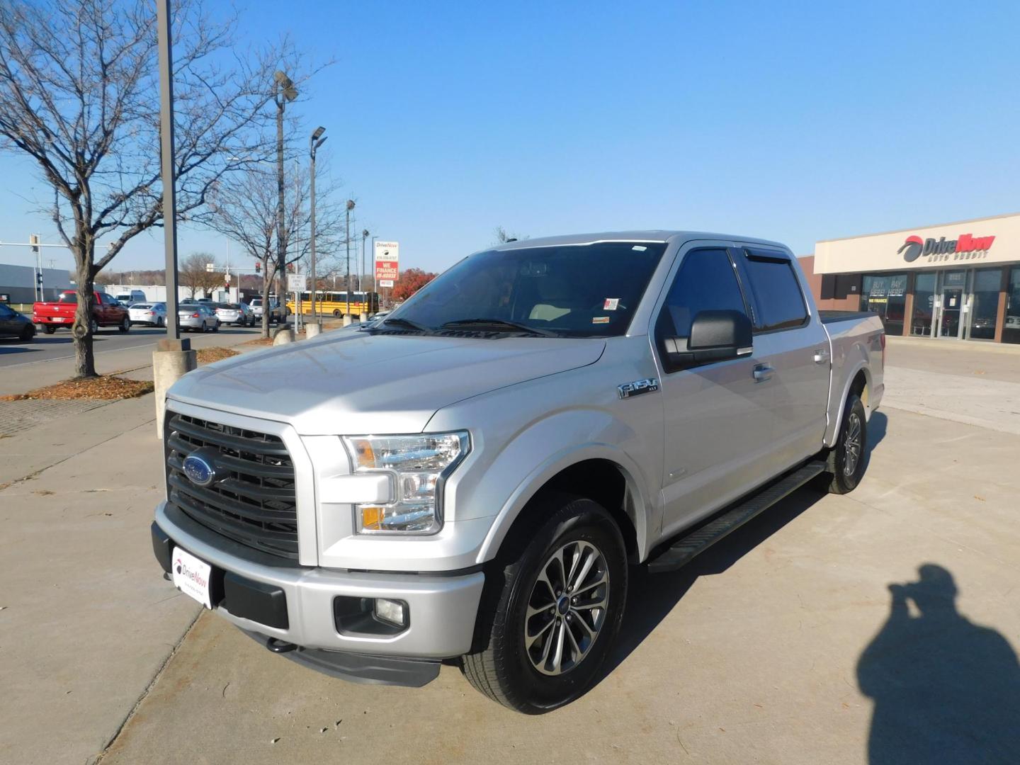 2016 SILVER Ford F-150 XLT SuperCrew 6.5-ft. Bed 4WD (1FTEW1EP1GK) with an 2.7L V6 DOHC 24V engine, 6A transmission, located at 2121 Burlington St, North Kansas City, MO, 64116, (816) 556-0707, 39.144707, -94.581978 - Photo#0
