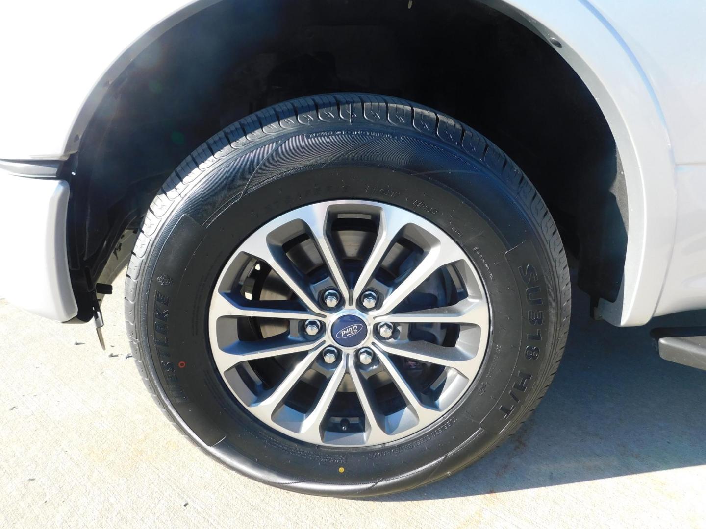 2016 SILVER Ford F-150 XLT SuperCrew 6.5-ft. Bed 4WD (1FTEW1EP1GK) with an 2.7L V6 DOHC 24V engine, 6A transmission, located at 2121 Burlington St, North Kansas City, MO, 64116, (816) 556-0707, 39.144707, -94.581978 - Photo#1