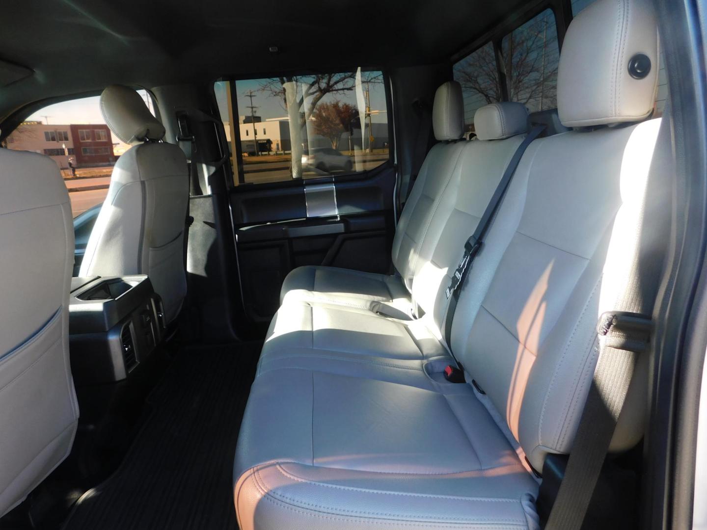 2016 SILVER Ford F-150 XLT SuperCrew 6.5-ft. Bed 4WD (1FTEW1EP1GK) with an 2.7L V6 DOHC 24V engine, 6A transmission, located at 2121 Burlington St, North Kansas City, MO, 64116, (816) 556-0707, 39.144707, -94.581978 - Photo#6