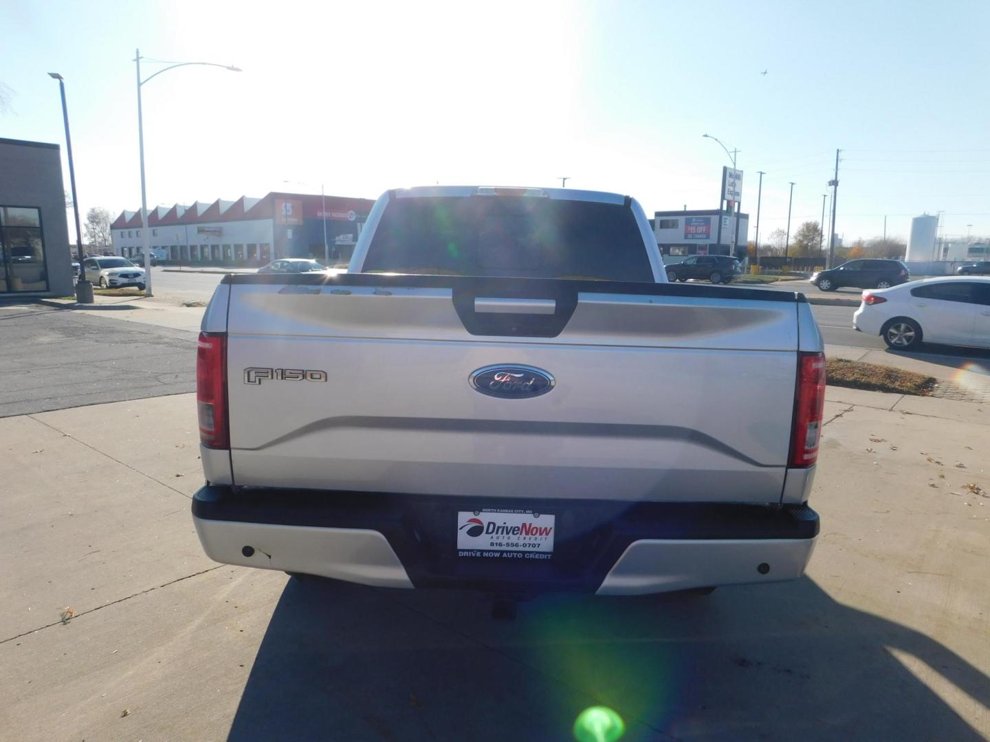 2016 SILVER Ford F-150 XLT SuperCrew 6.5-ft. Bed 4WD (1FTEW1EP1GK) with an 2.7L V6 DOHC 24V engine, 6A transmission, located at 2121 Burlington St, North Kansas City, MO, 64116, (816) 556-0707, 39.144707, -94.581978 - Photo#7